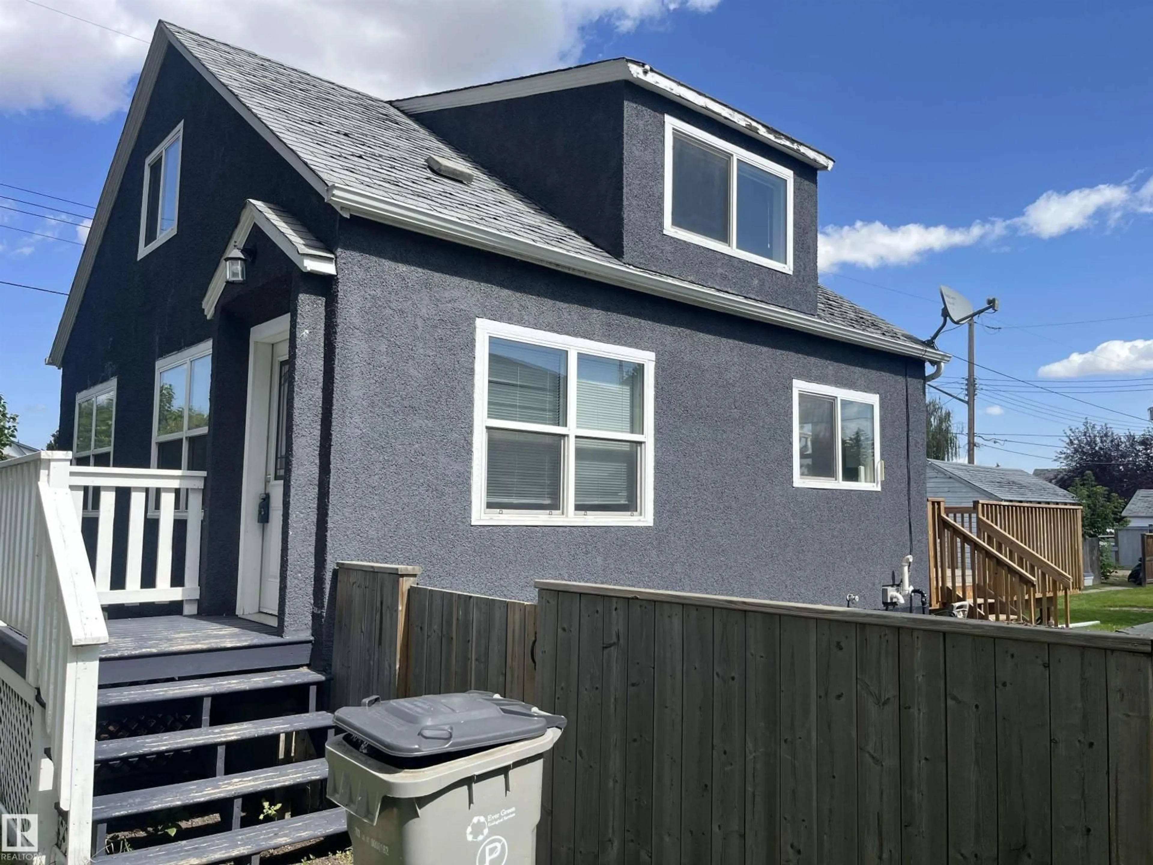 Home with vinyl exterior material, street for 5025 49 ST, Calmar Alberta T0C0V0
