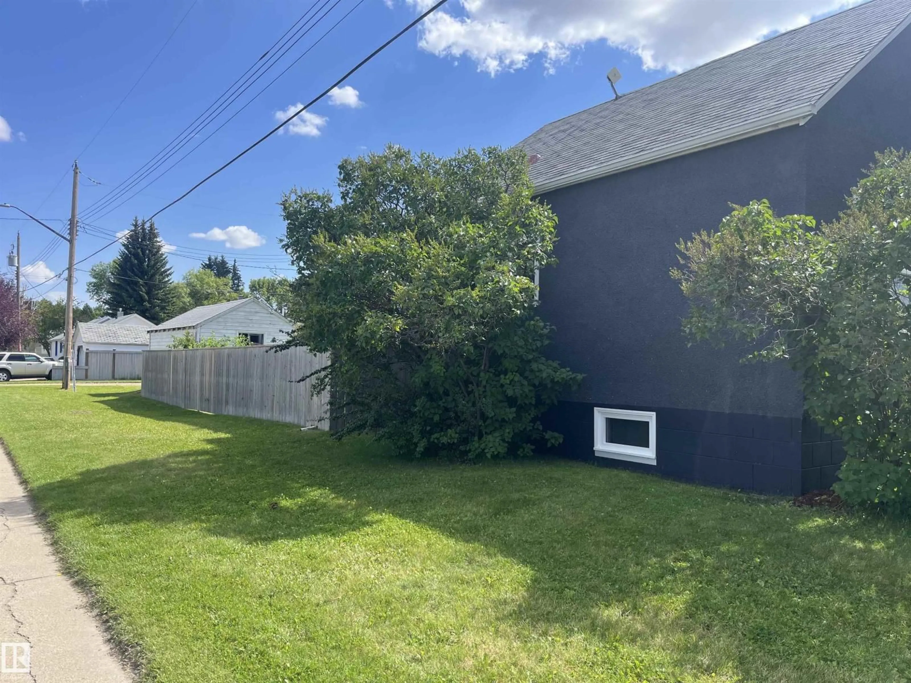 A pic from outside/outdoor area/front of a property/back of a property/a pic from drone, street for 5025 49 ST, Calmar Alberta T0C0V0