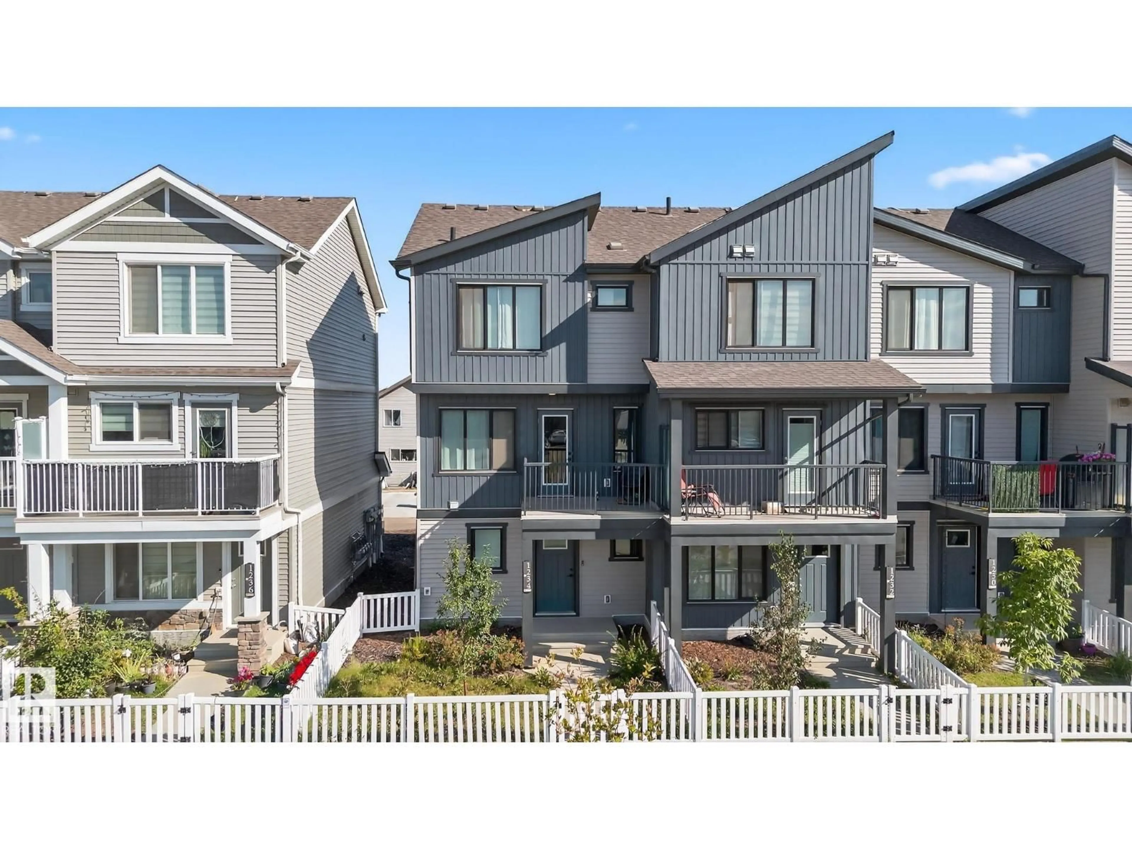 A pic from outside/outdoor area/front of a property/back of a property/a pic from drone, mountain view for 1234 ASTER BV, Edmonton Alberta T6T2N8