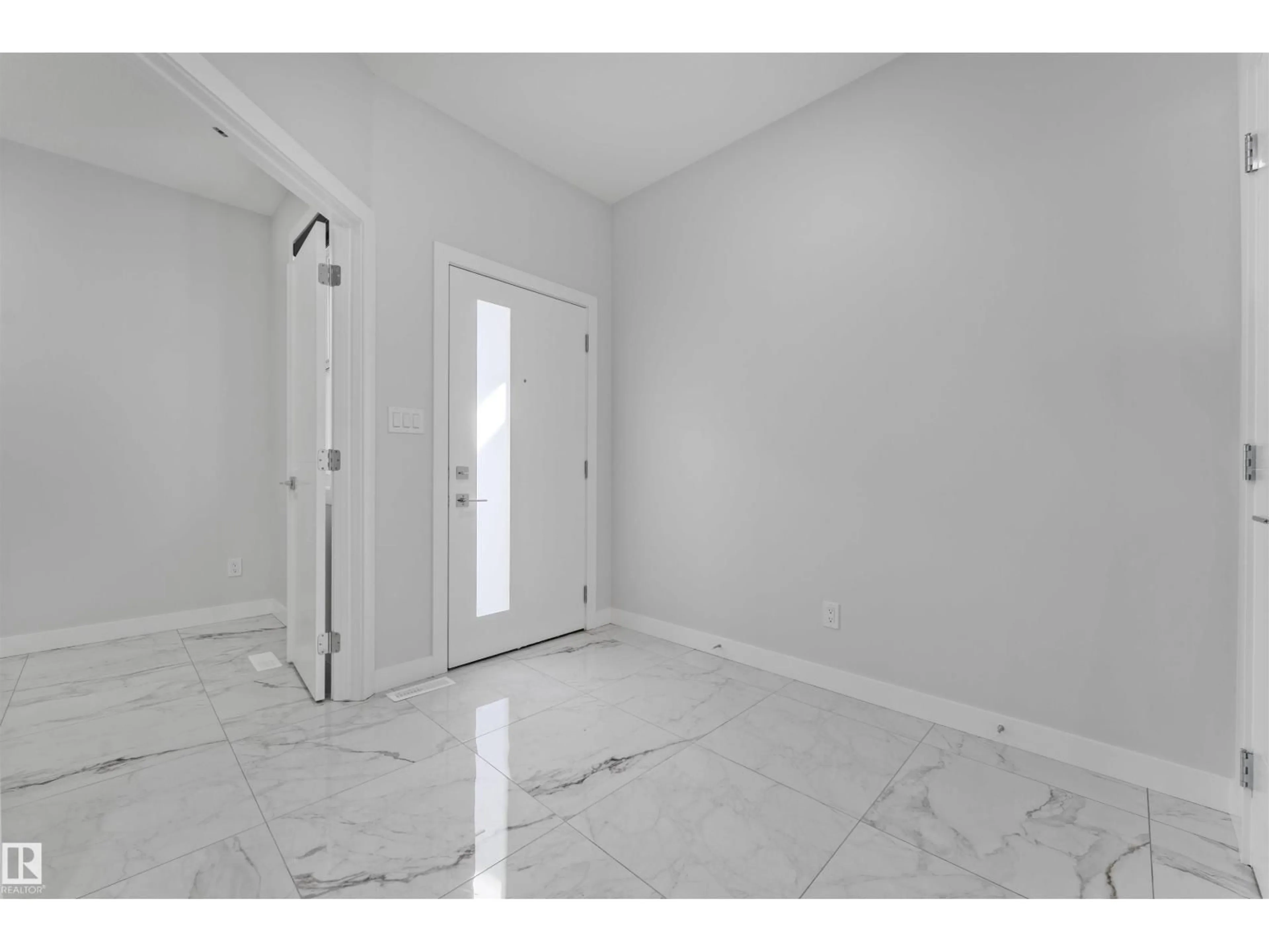 Indoor entryway for 3514 41 AVE, Beaumont Alberta T4X2Y3