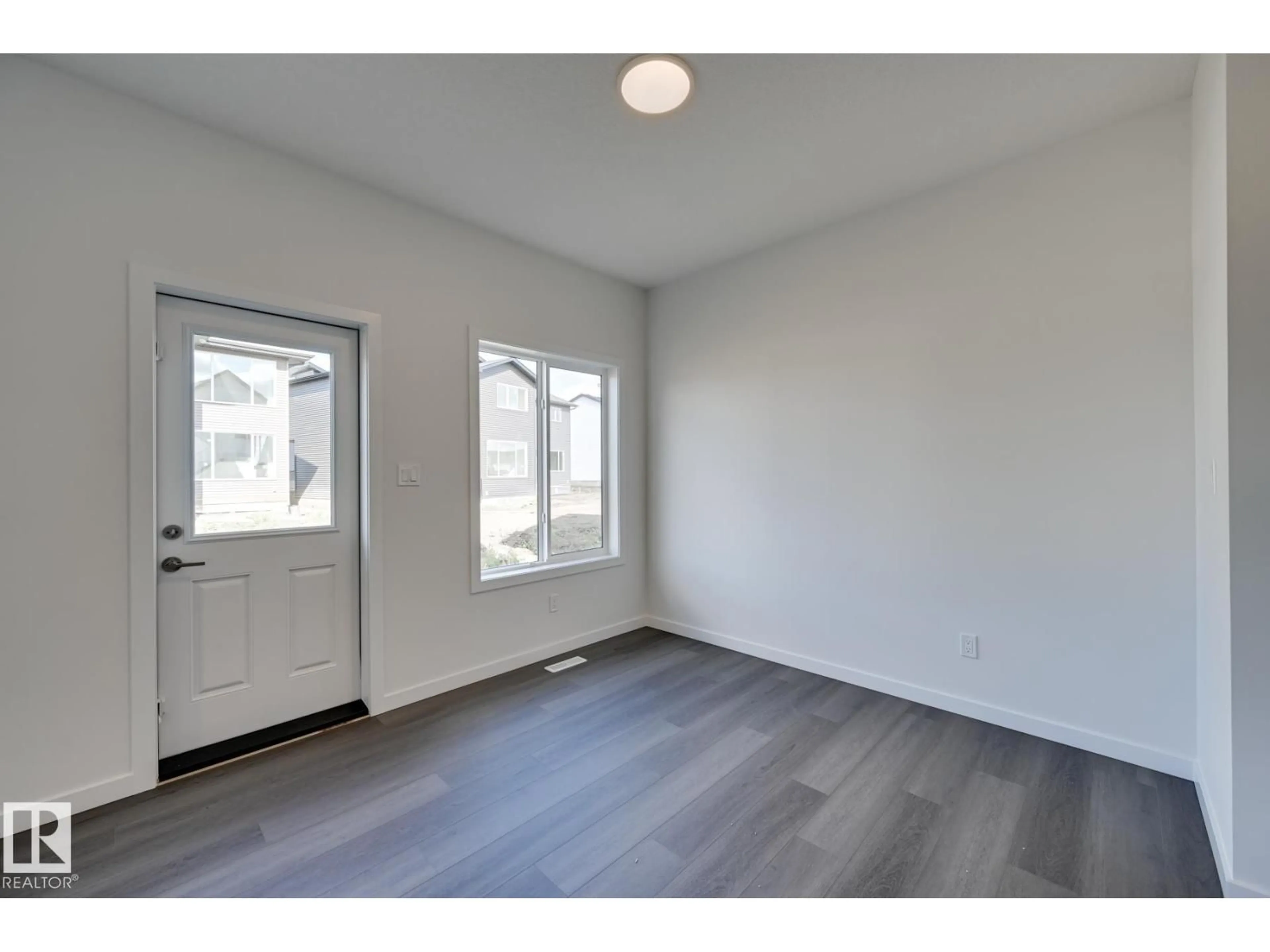 Indoor entryway for 9106 ELVES LO, Edmonton Alberta T6M3G2