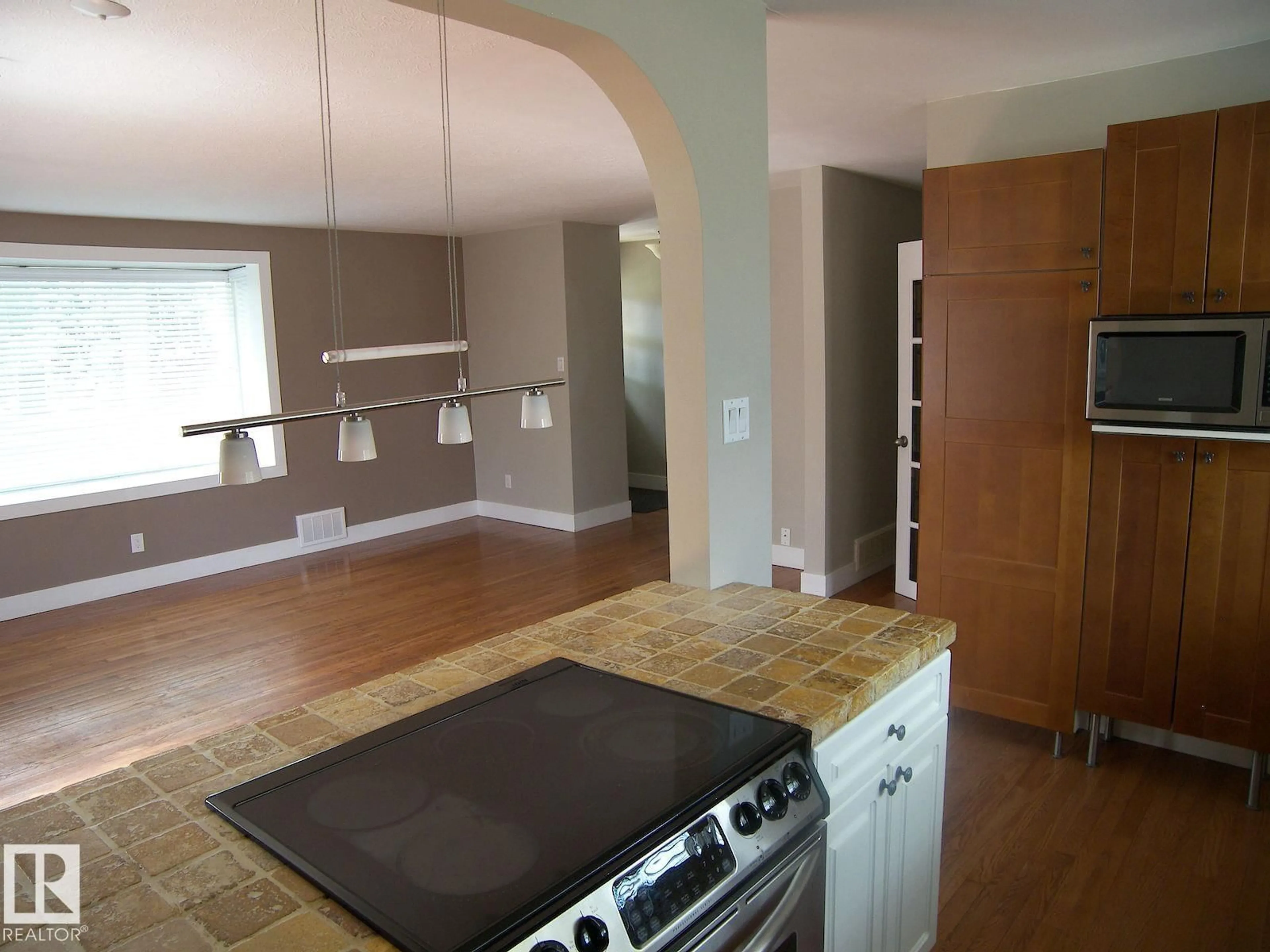 Open concept kitchen, unknown for 14347 92A AV, Edmonton Alberta T5R5E3