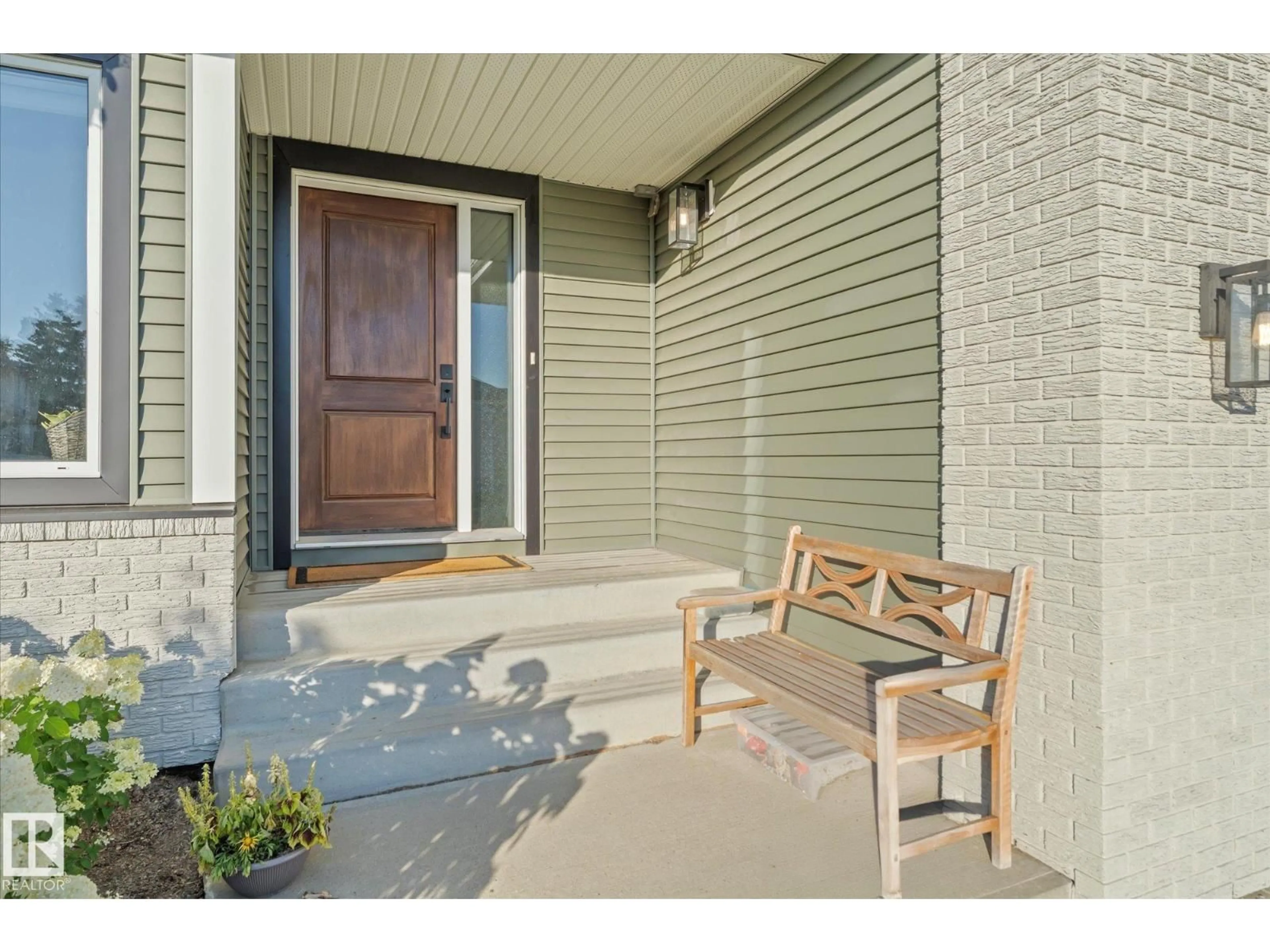 Indoor entryway for NW - 15603 64 ST, Edmonton Alberta T5Y2N4