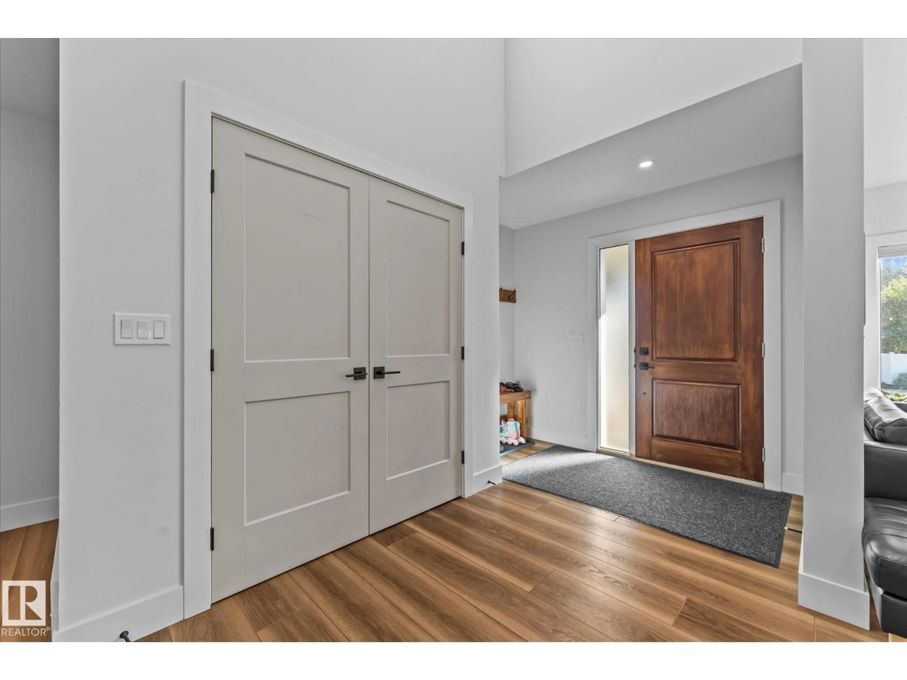 Indoor entryway for NW - 15603 64 ST, Edmonton Alberta T5Y2N4