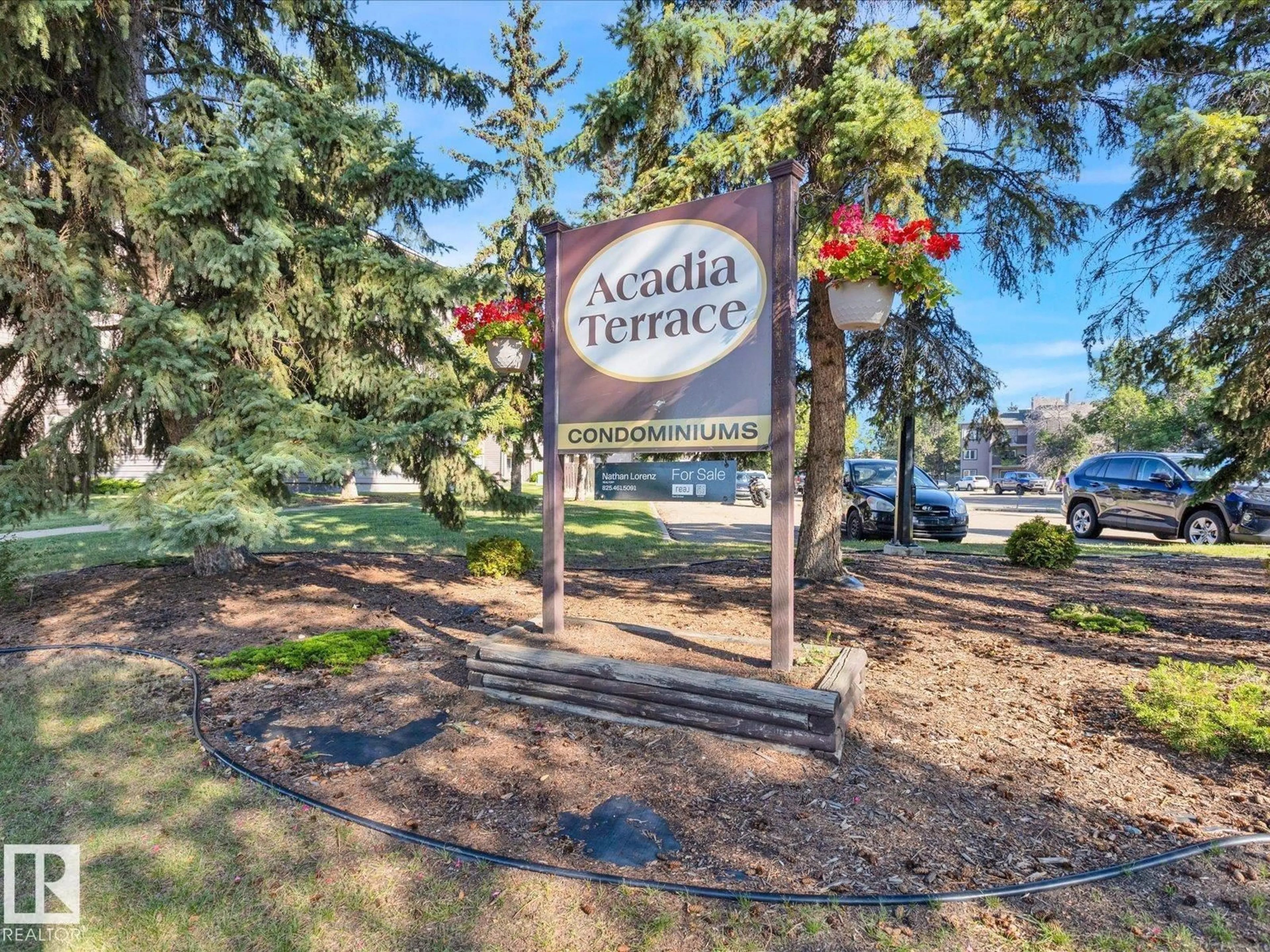 Indoor foyer for 43 - 301 AKINS DR, St. Albert Alberta T8N1X3
