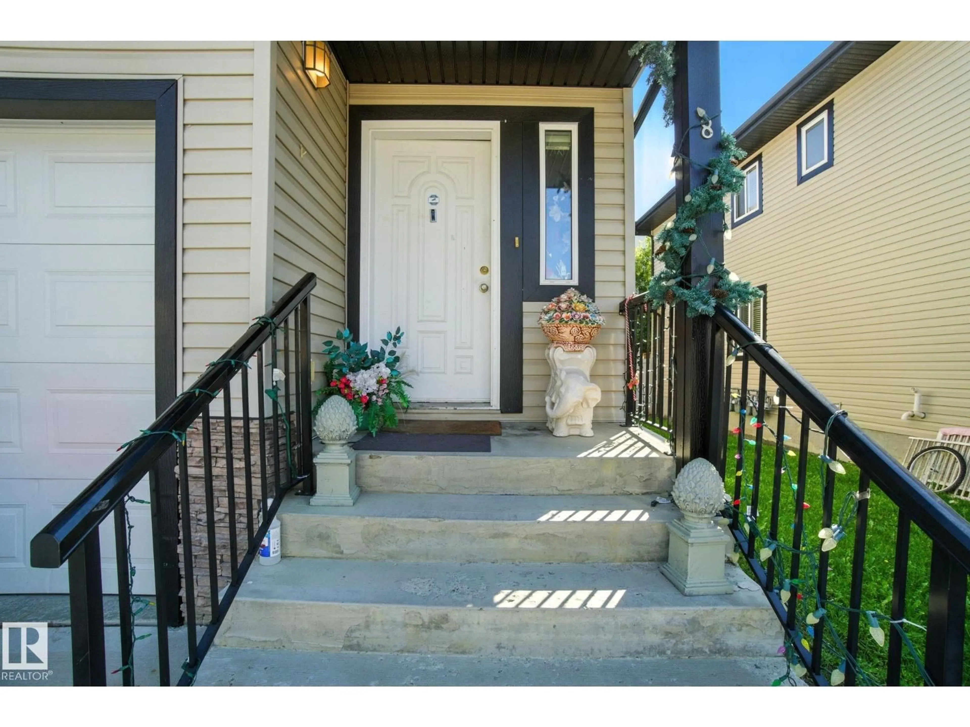 Indoor entryway for #8 - 1820 34 AV, Edmonton Alberta T6T0N9