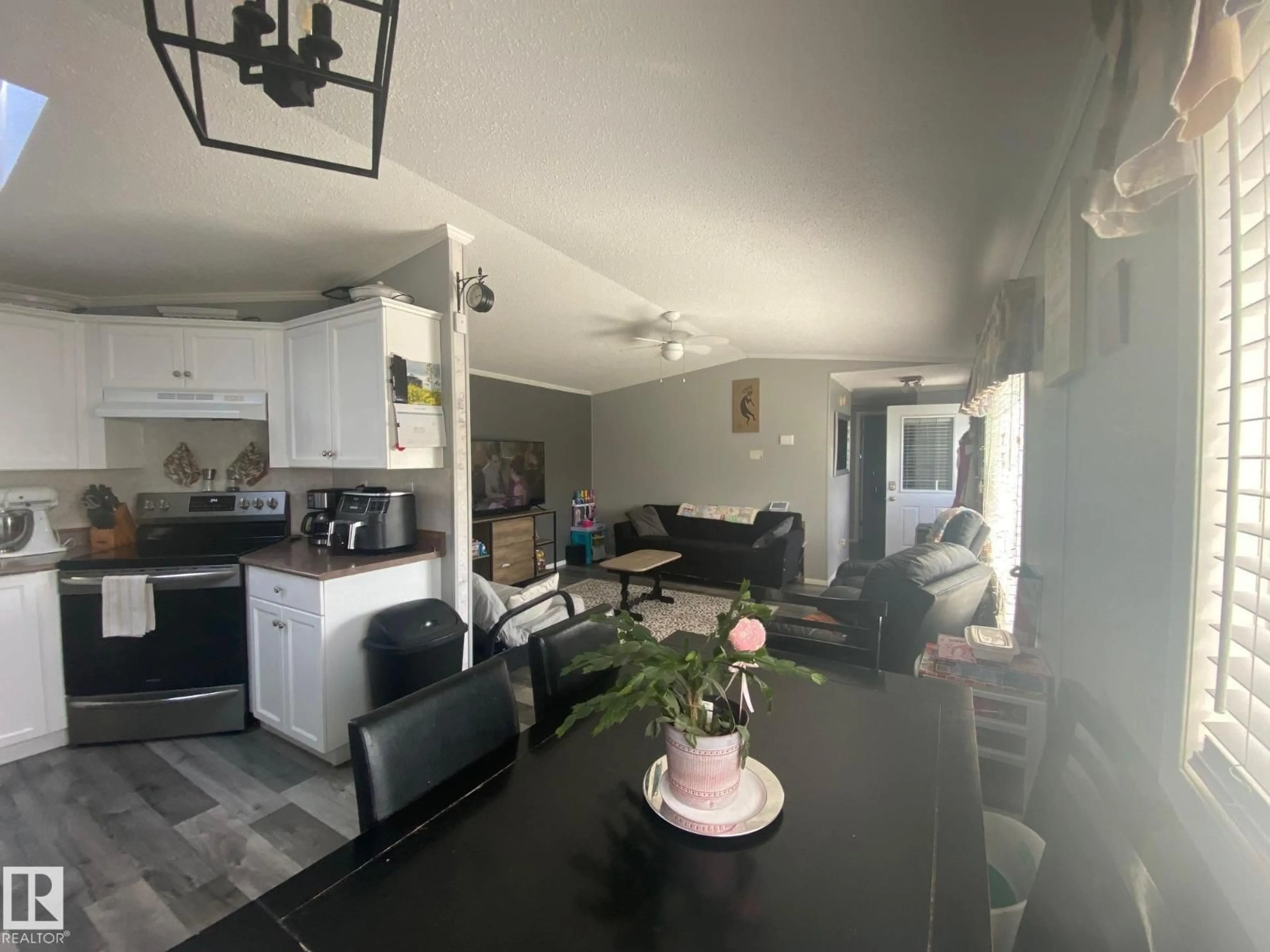 A pic of a room for 52 - 4204 47 ST, Wetaskiwin Alberta T9A2H5