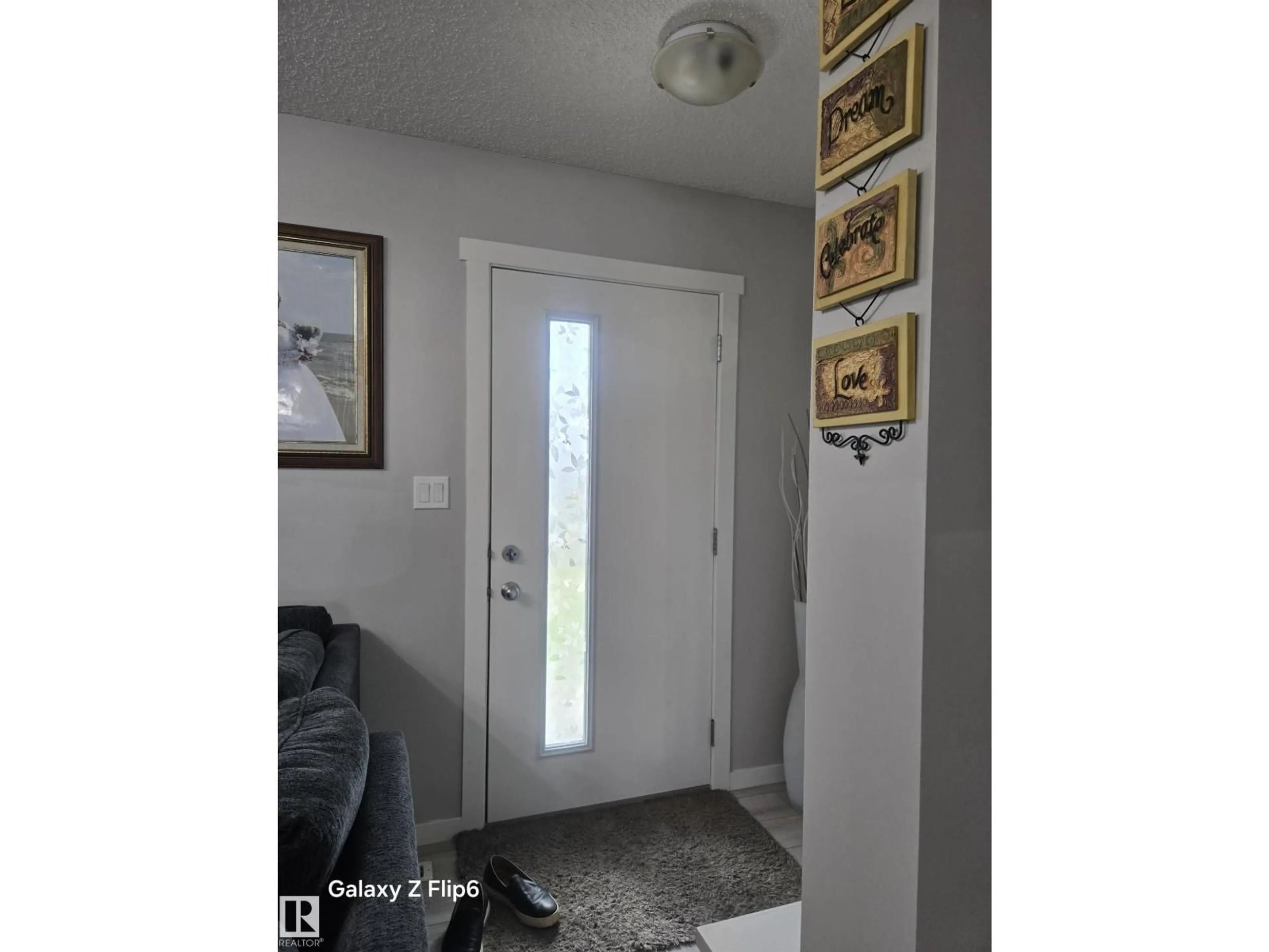 Indoor entryway for 1248 ROSENTHAL BV, Edmonton Alberta T5T7N6