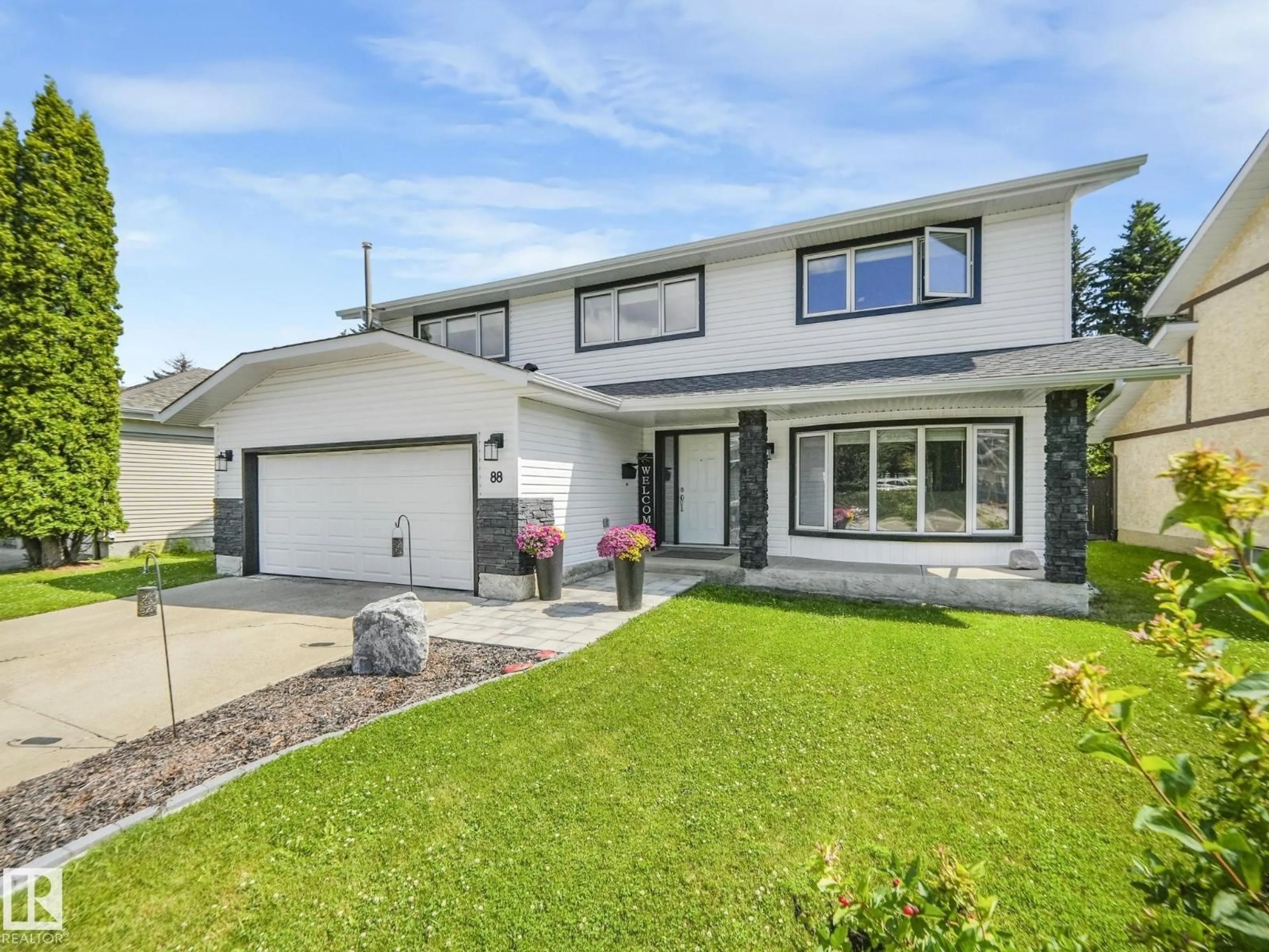 Home with vinyl exterior material, street for 88 WAHSTAO CR, Edmonton Alberta T5T2W8