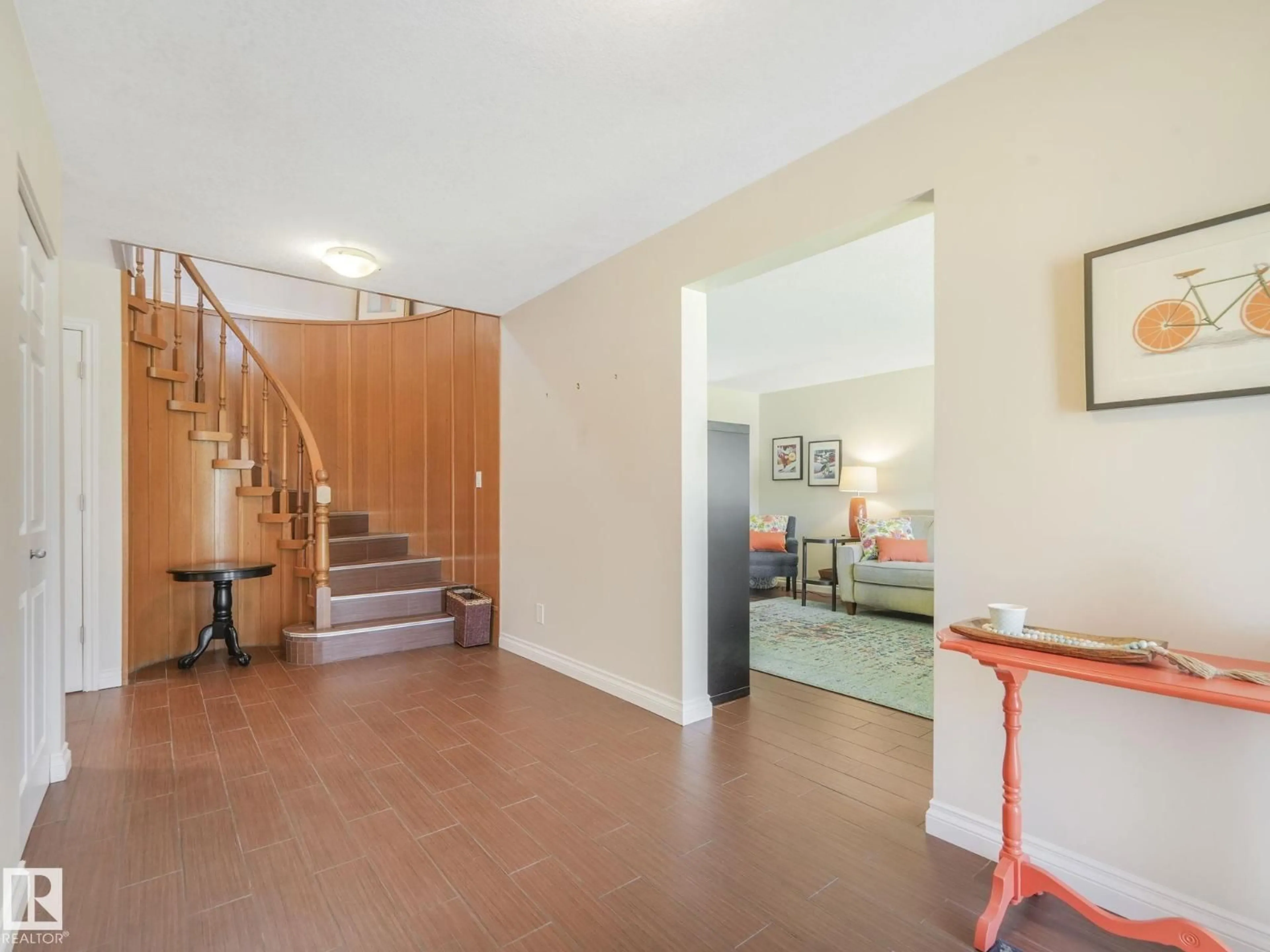 Indoor foyer for 88 WAHSTAO CR, Edmonton Alberta T5T2W8
