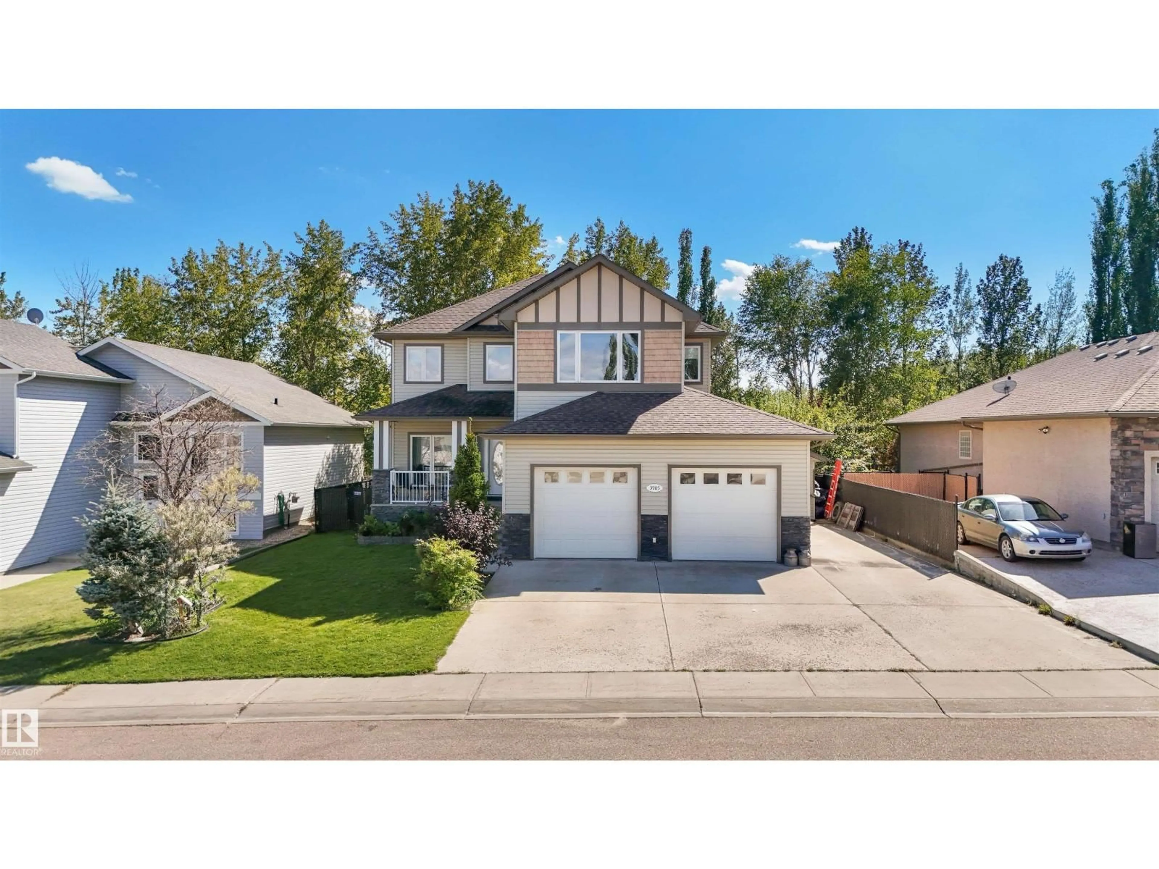 Home with vinyl exterior material, street for 3905 44A AVENUE, Drayton Valley Alberta T7A1V9