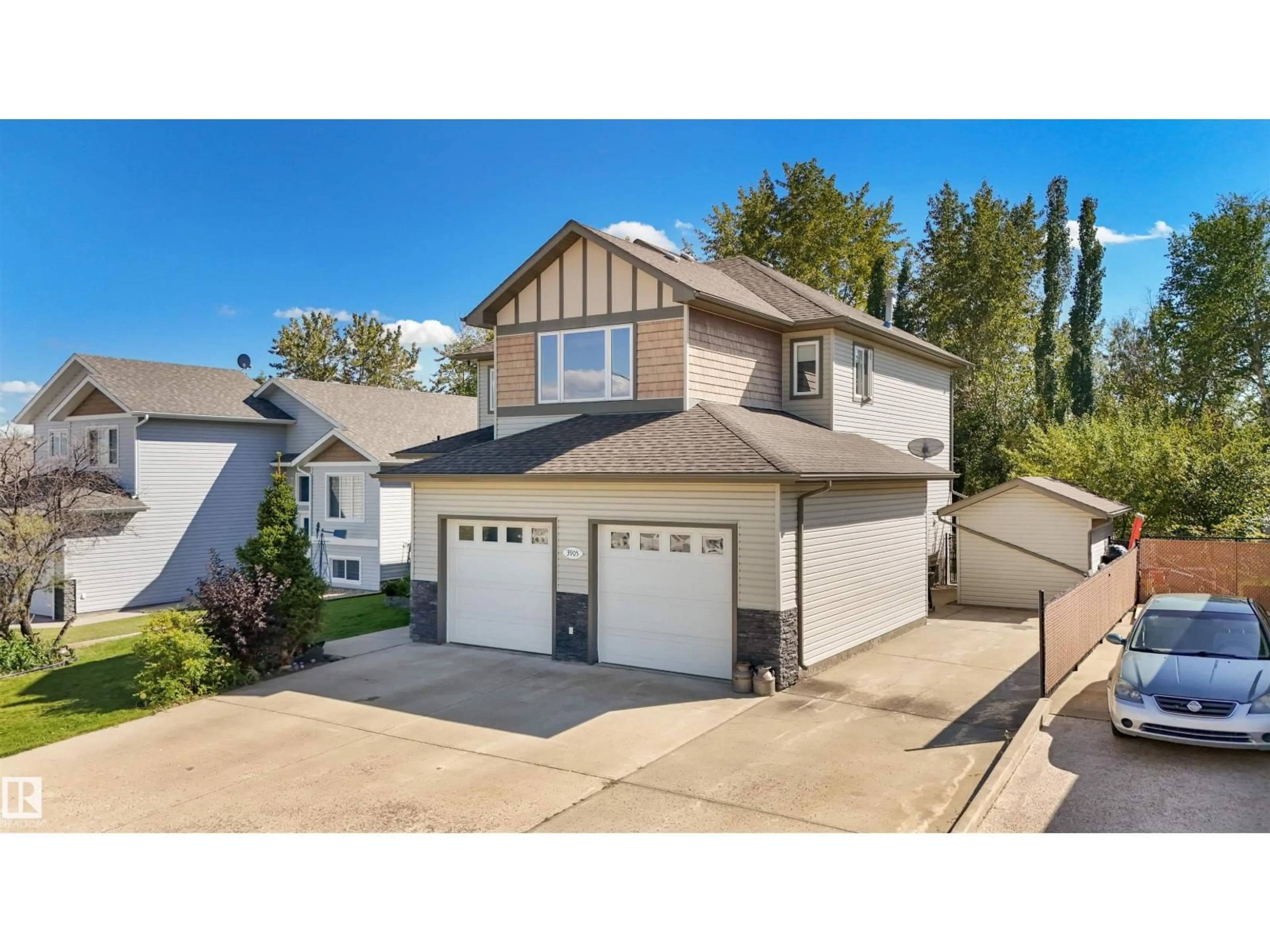 Home with vinyl exterior material, street for 3905 44A AVENUE, Drayton Valley Alberta T7A1V9