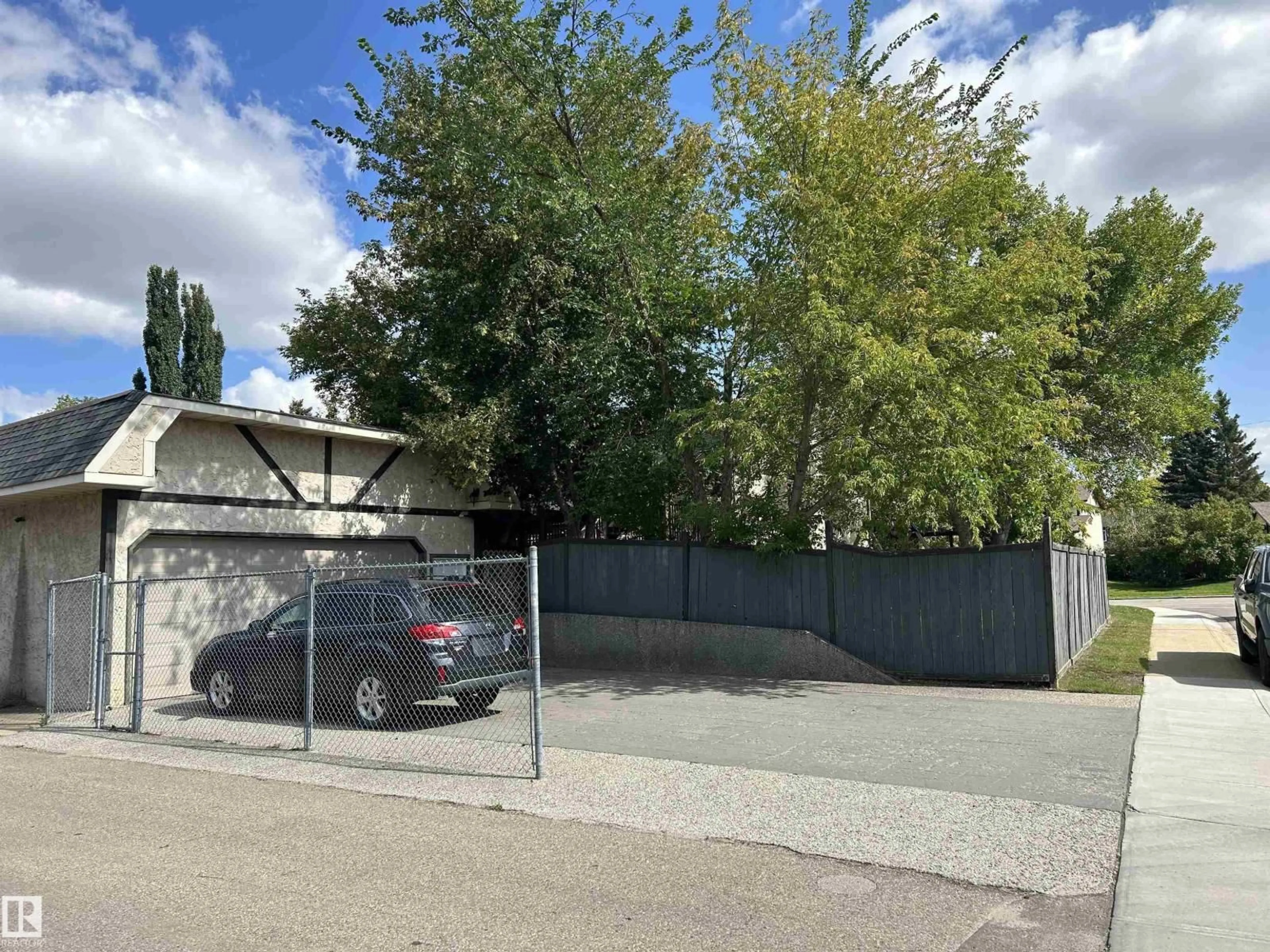A pic from outside/outdoor area/front of a property/back of a property/a pic from drone, street for 52 GREYSTONE DR, Spruce Grove Alberta T7X1X2