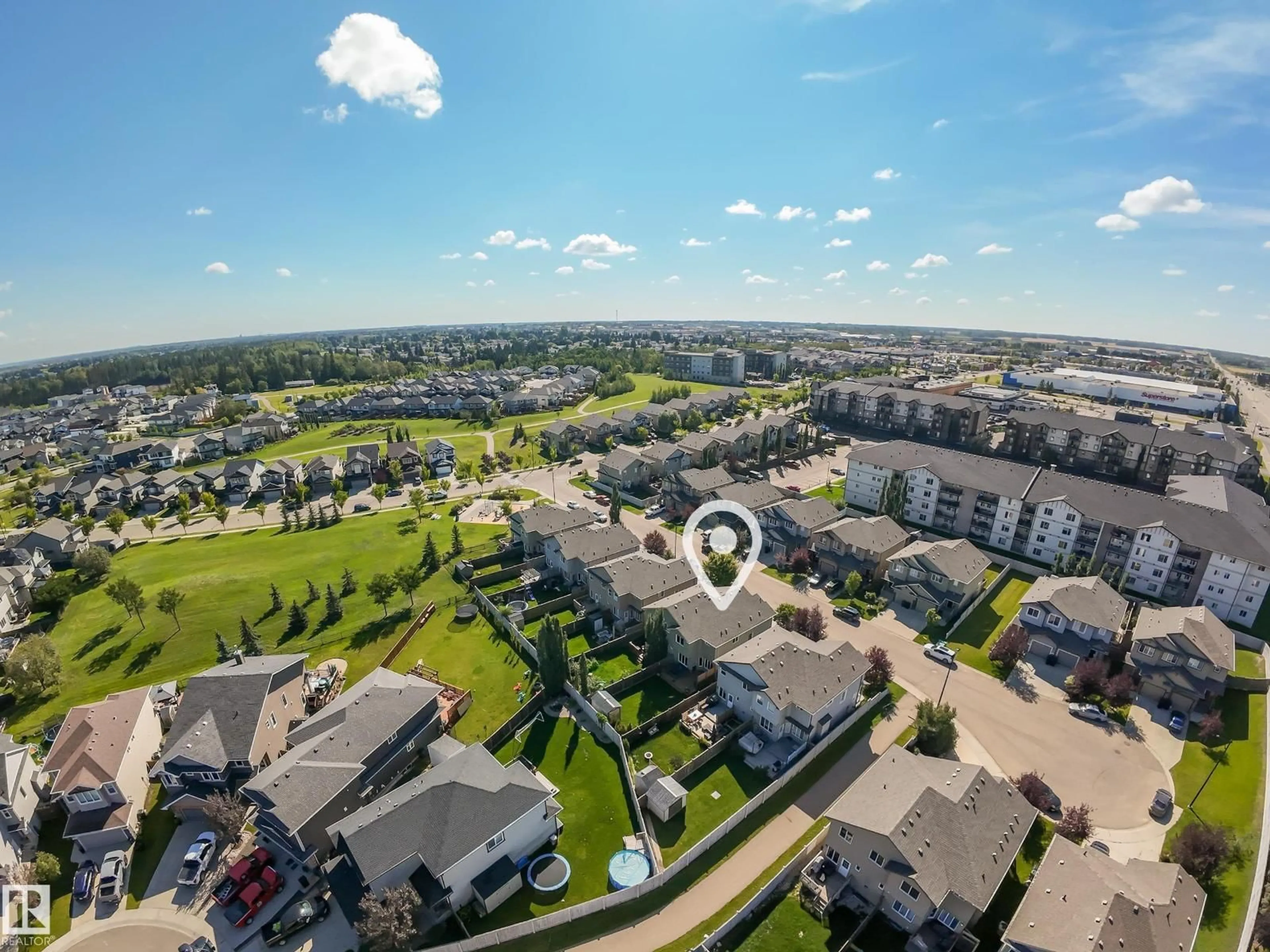 A pic from outside/outdoor area/front of a property/back of a property/a pic from drone, unknown for 17 MEADOWVIEW CO, Spruce Grove Alberta T7X0N2