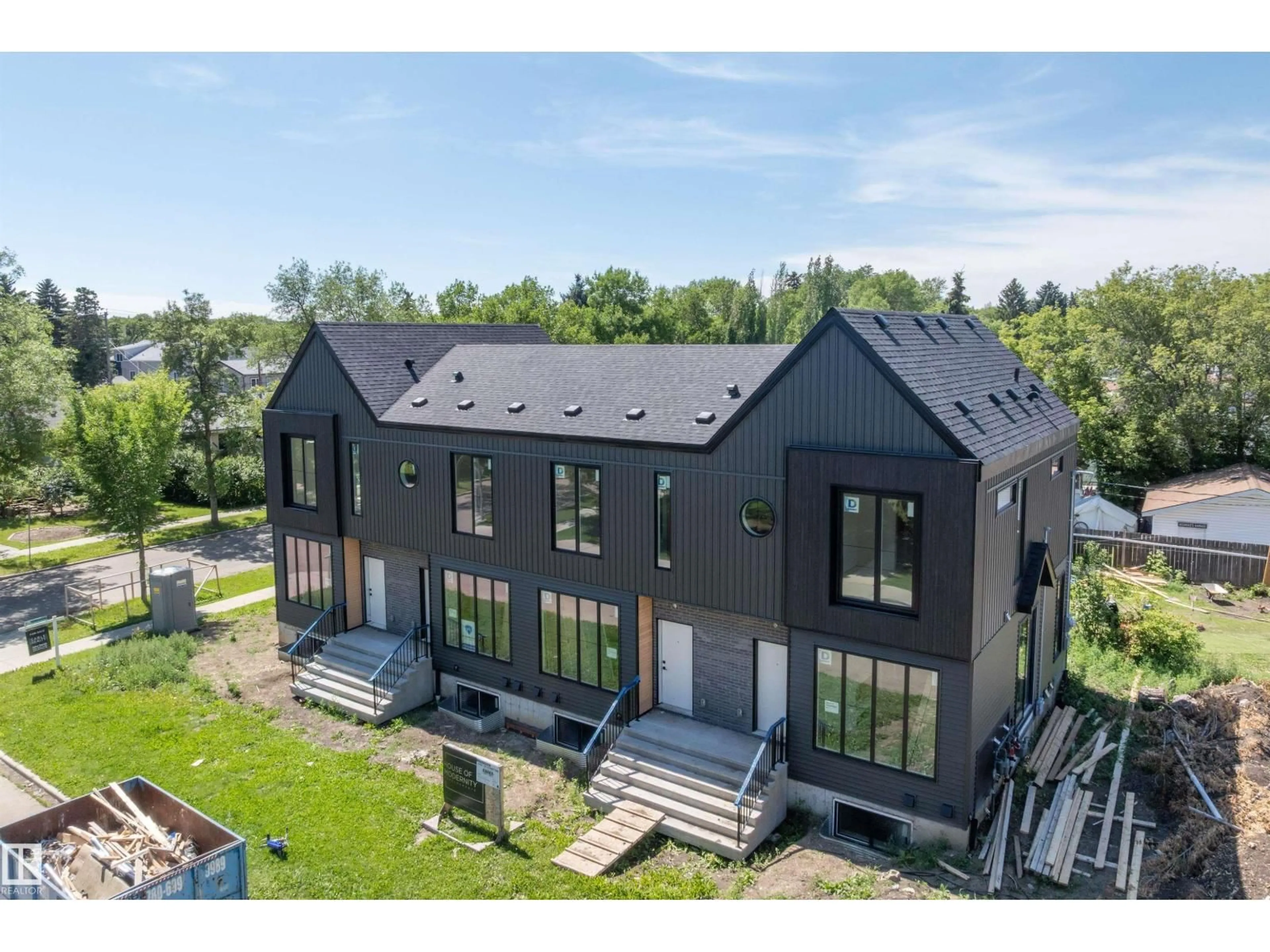 A pic from outside/outdoor area/front of a property/back of a property/a pic from drone, unknown for 8402 87 ST, Edmonton Alberta T6C1E2