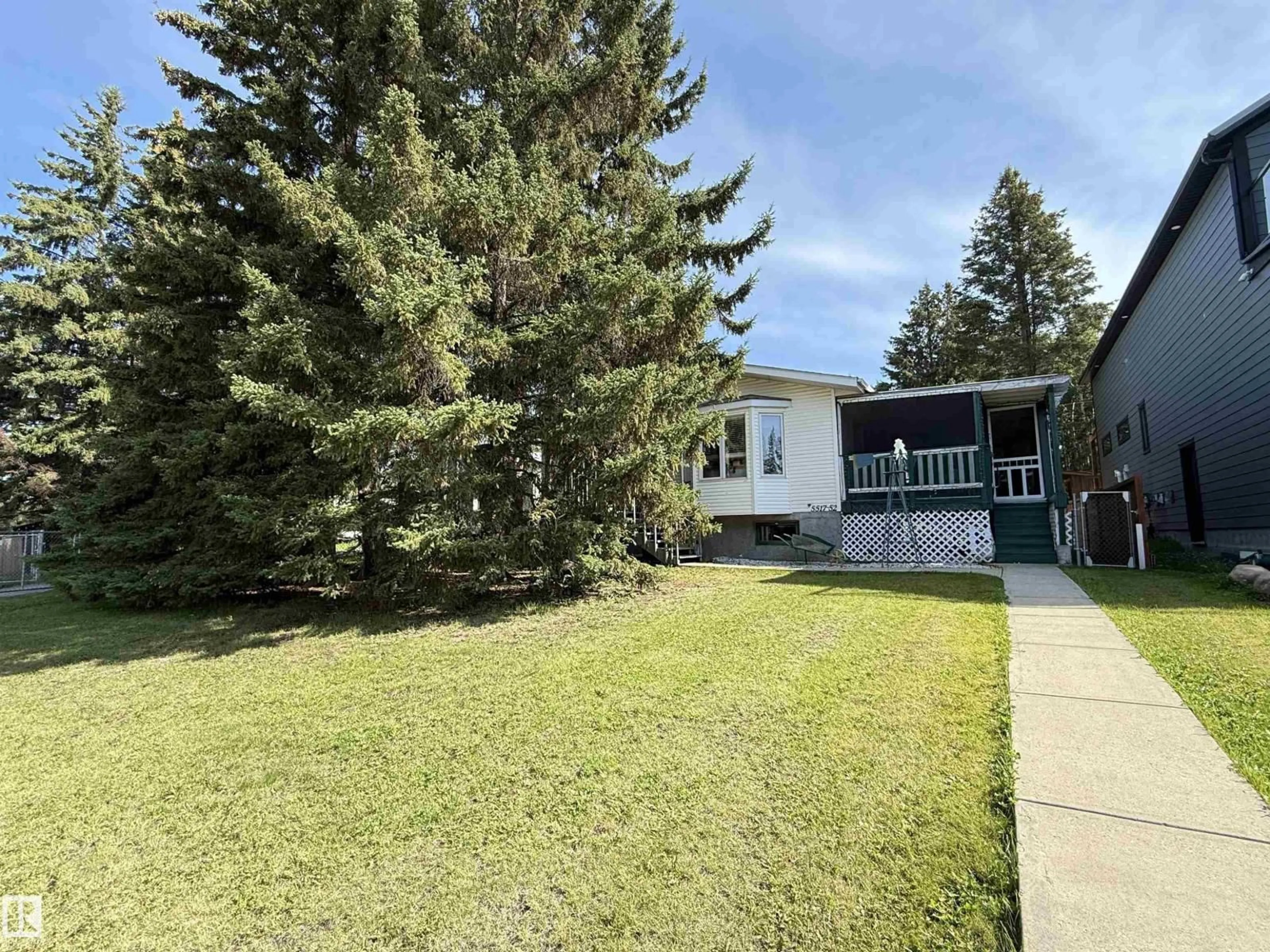 A pic from outside/outdoor area/front of a property/back of a property/a pic from drone, street for 5517 52 ST, Wabamun Alberta T0E2K0