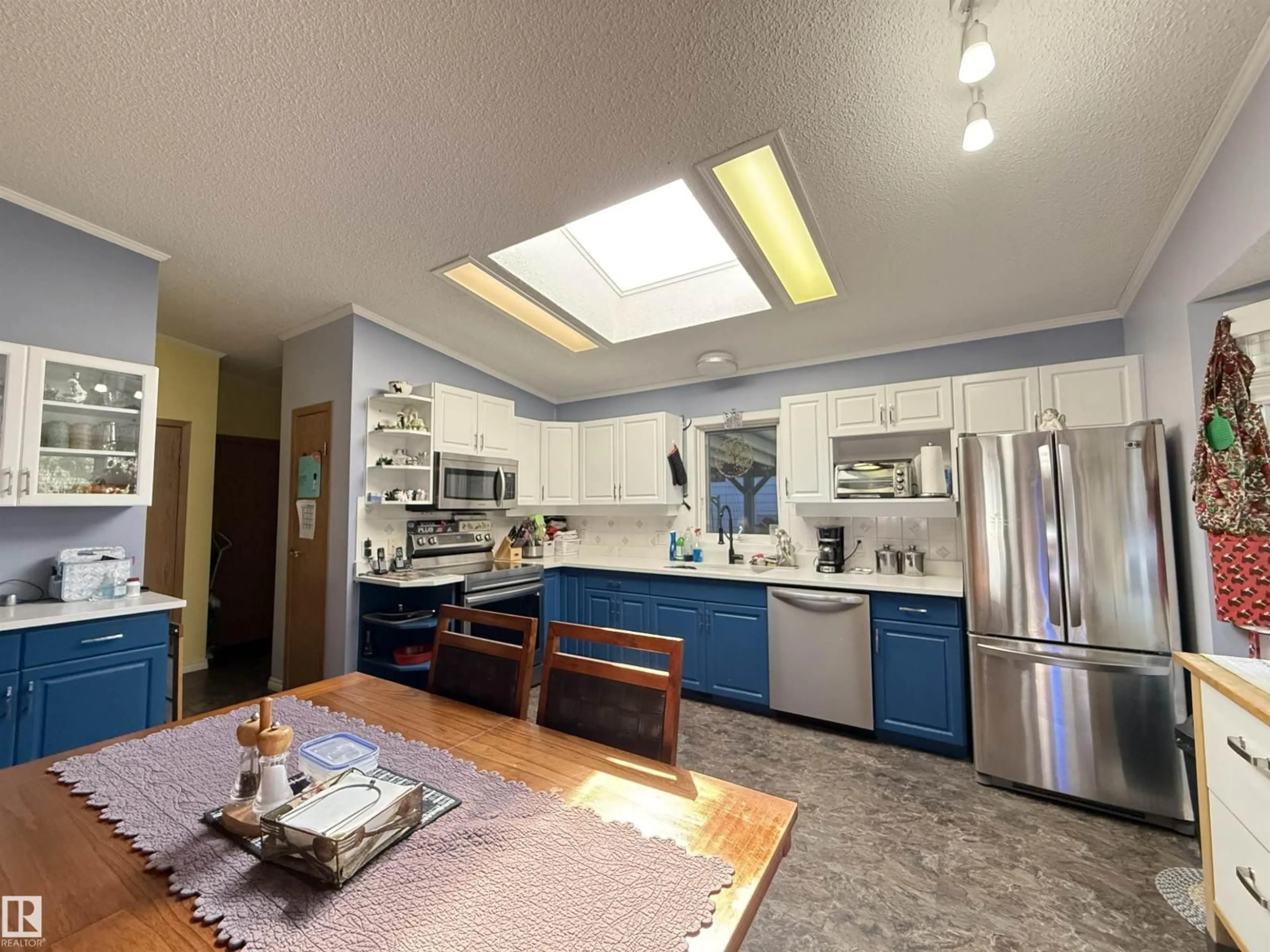 Open concept kitchen, ceramic/tile floor for 5517 52 ST, Wabamun Alberta T0E2K0