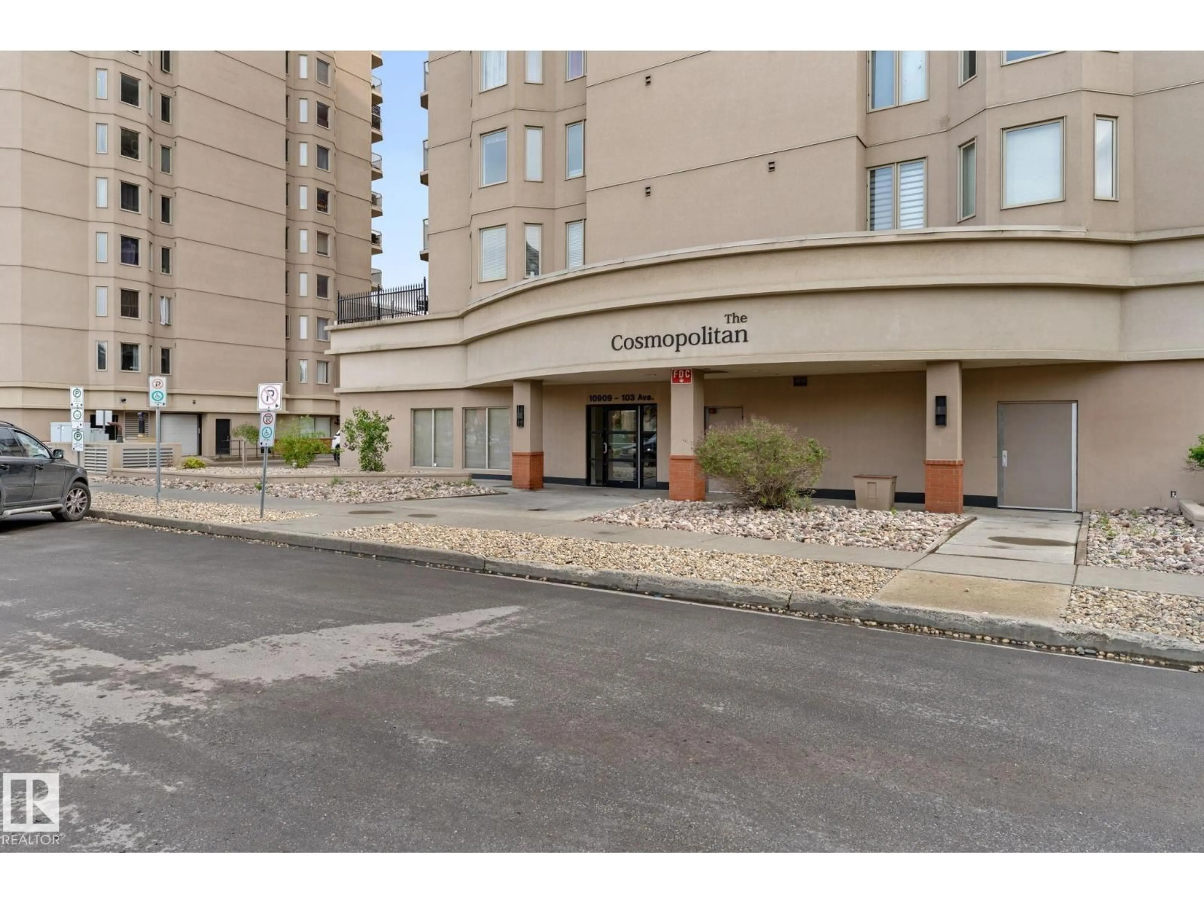 Indoor foyer for #907 - 10909 103 AV, Edmonton Alberta T6A0V8