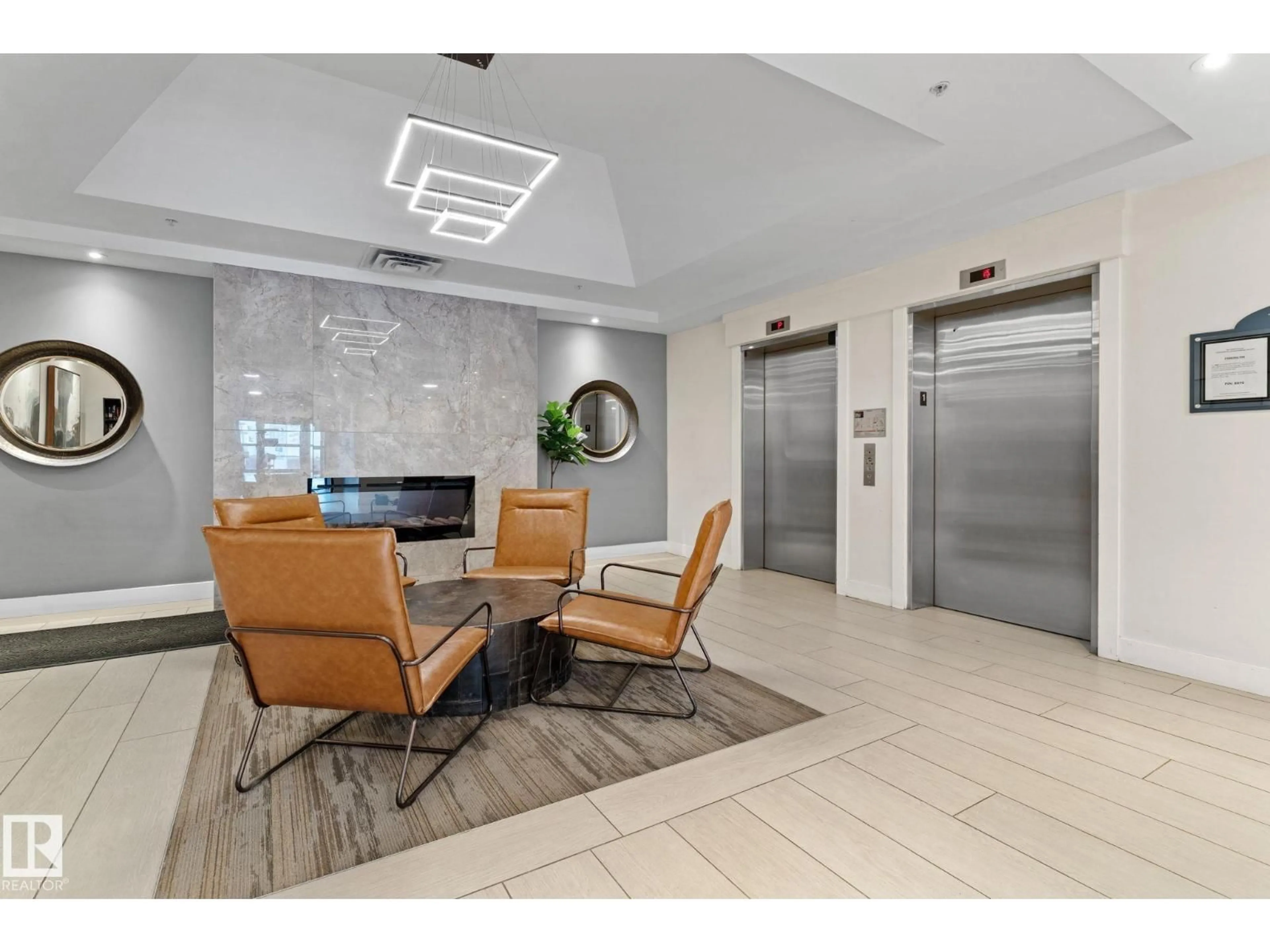 Indoor foyer for #907 - 10909 103 AV, Edmonton Alberta T6A0V8