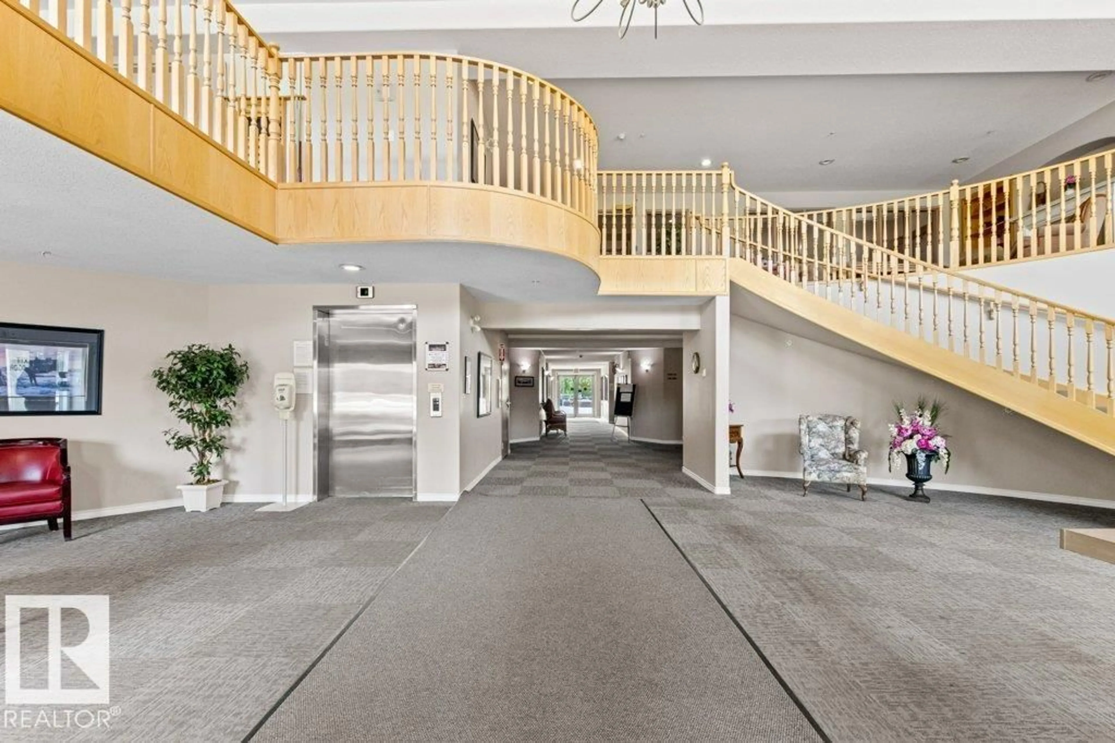 Indoor foyer for 125 2741 55 ST NW, Edmonton Alberta T6L7G7