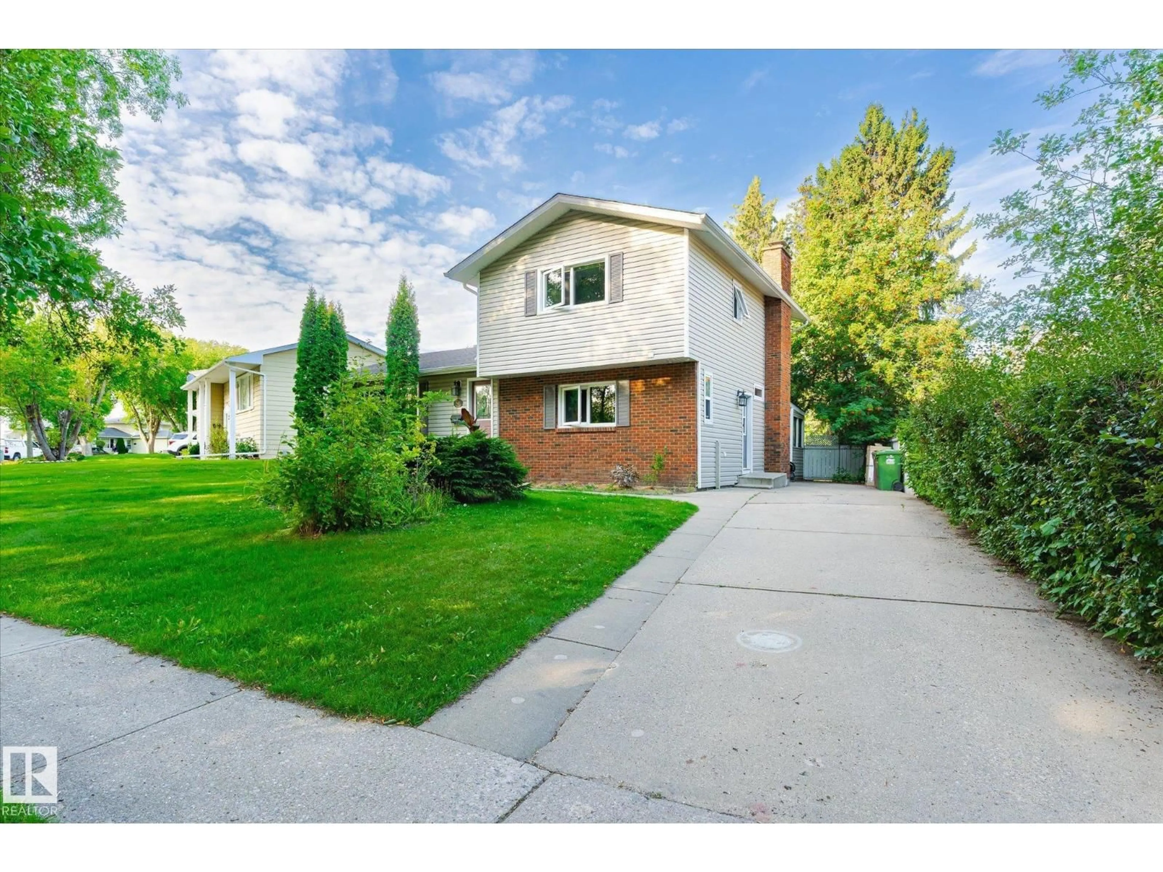 Home with brick exterior material, street for 36 BROADVIEW CR, St. Albert Alberta T8N0B2