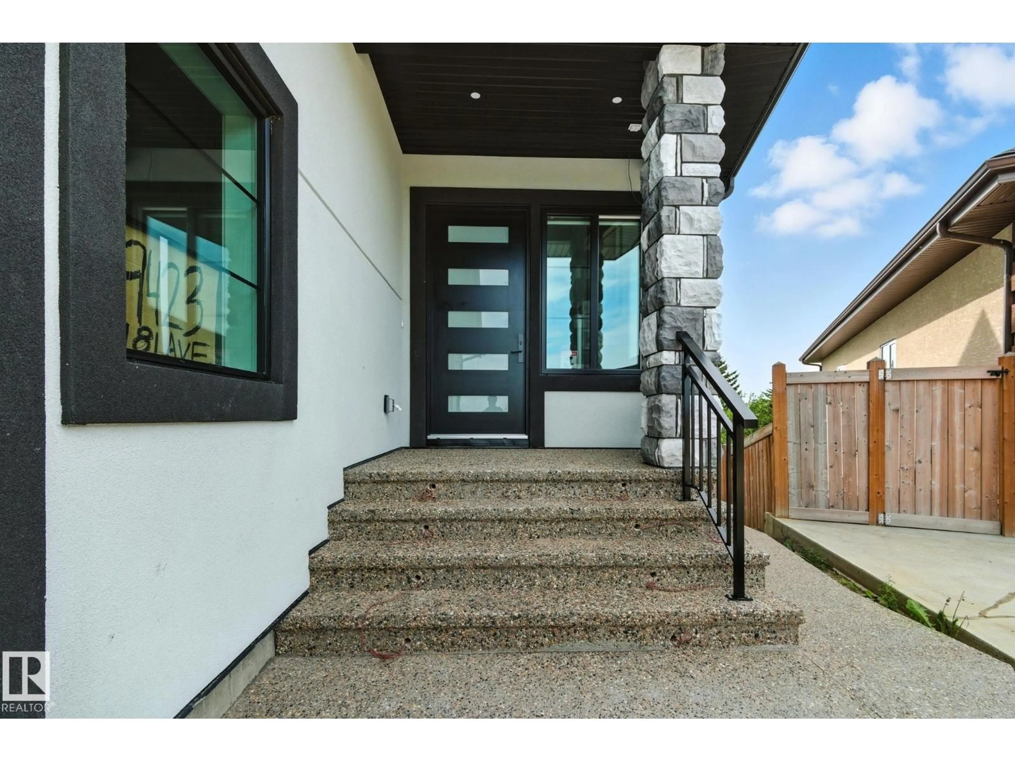 Indoor entryway for NW - 9423 181 AV, Edmonton Alberta T5Z0K2