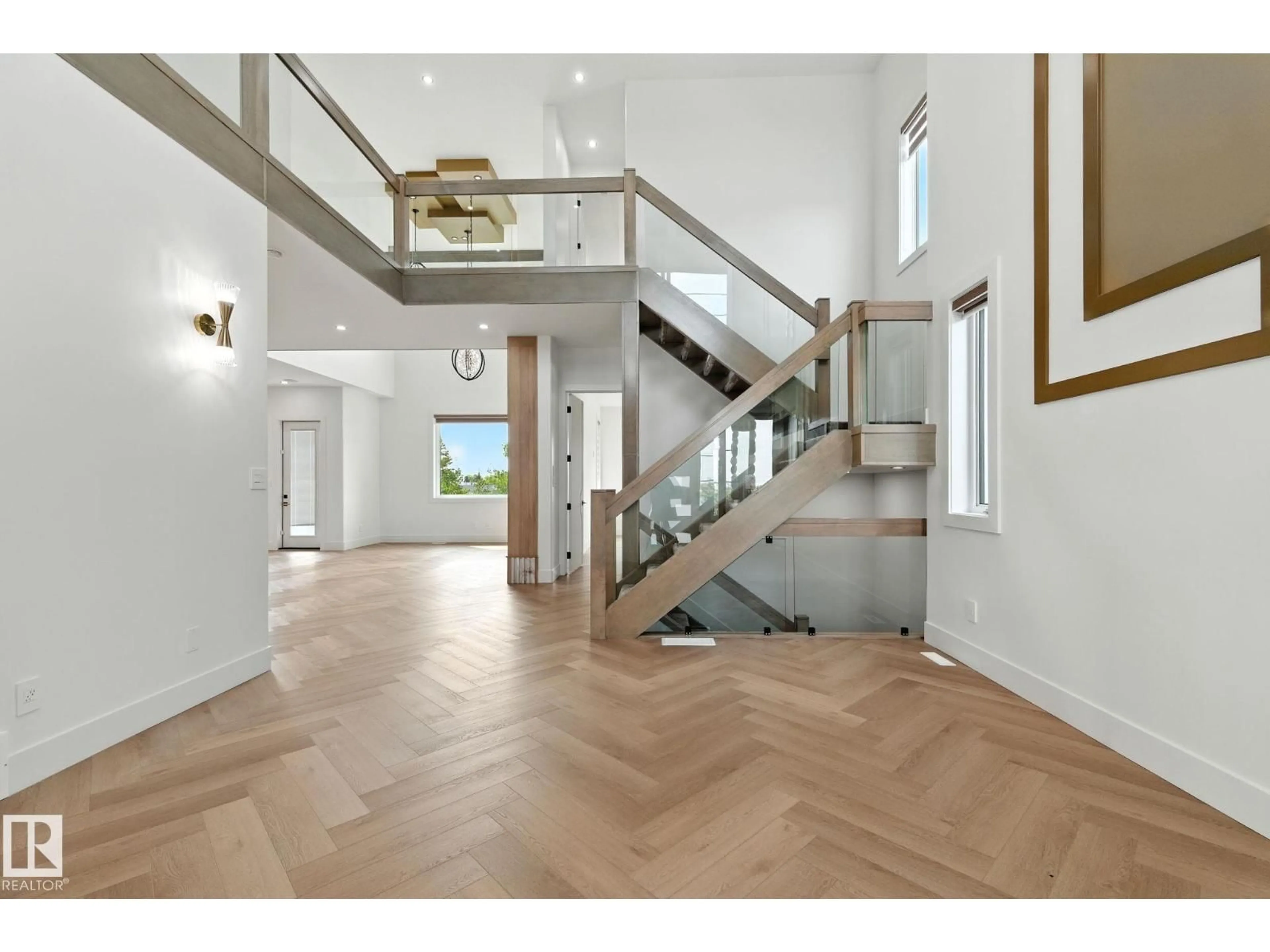Indoor foyer for NW - 9423 181 AV, Edmonton Alberta T5Z0K2