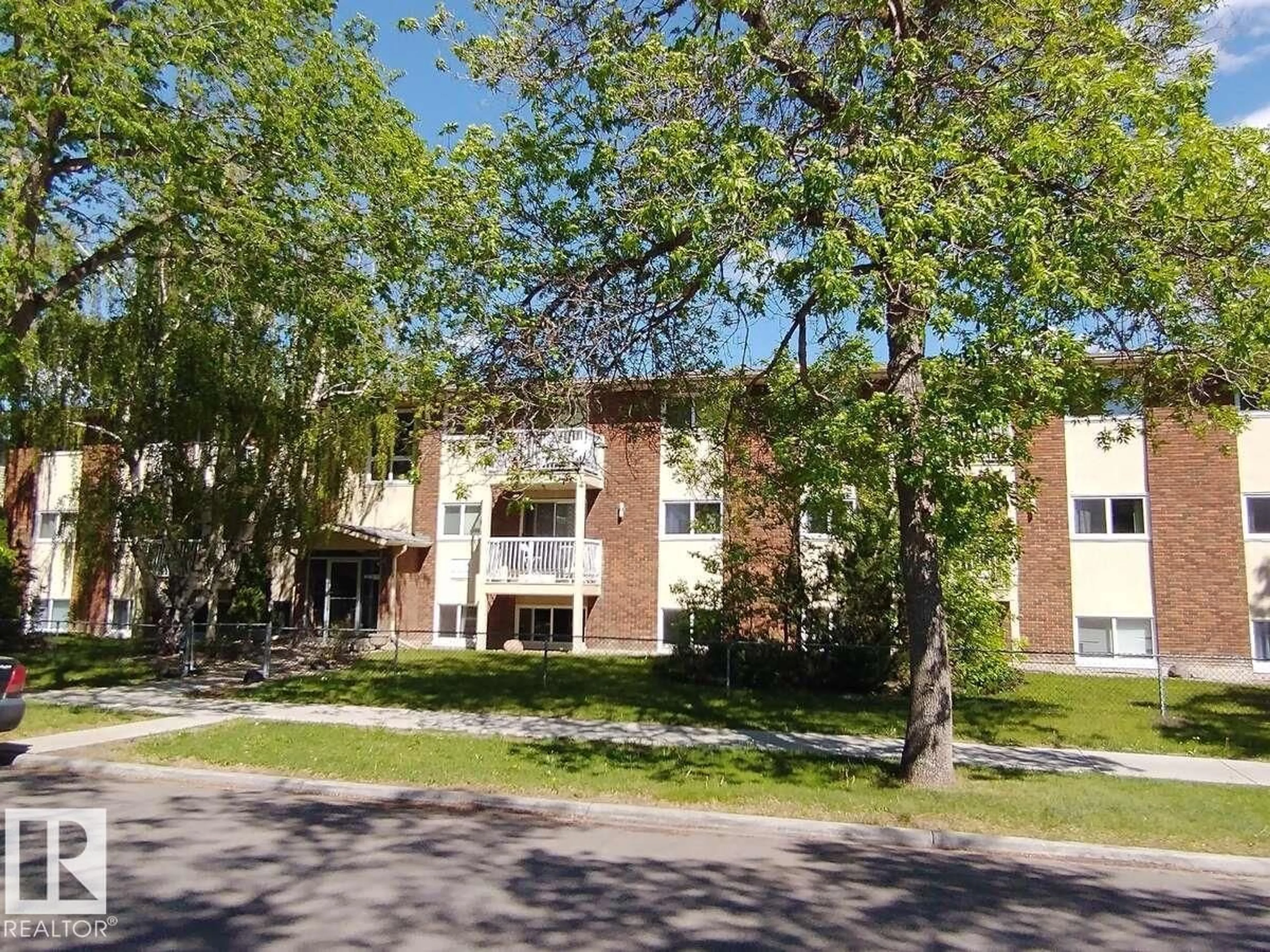 A pic from outside/outdoor area/front of a property/back of a property/a pic from drone, building for 207 - 10811 115 ST NW, Edmonton Alberta T5H3L2