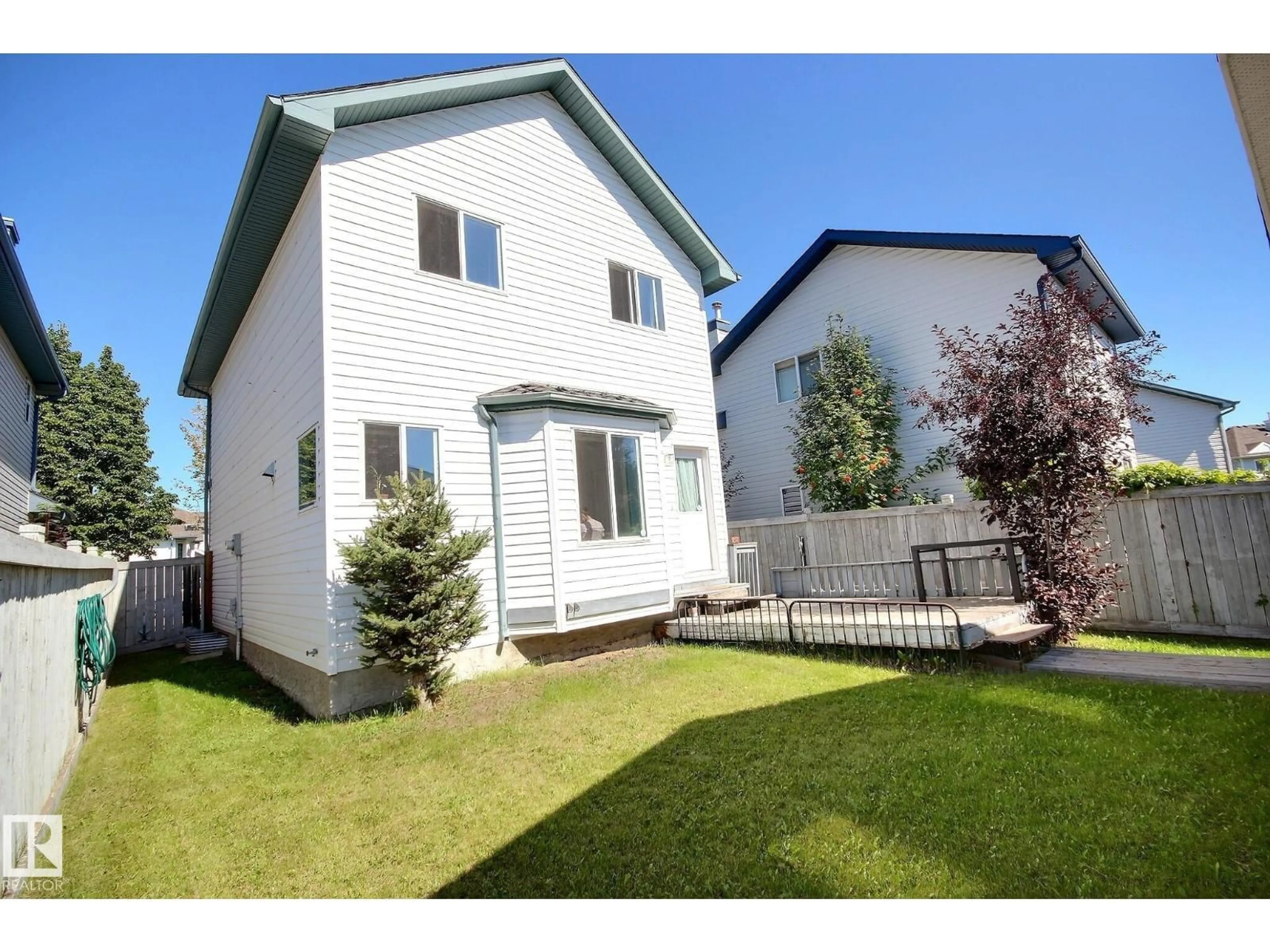A pic from outside/outdoor area/front of a property/back of a property/a pic from drone, street for 1233 GILLESPIE CR, Edmonton Alberta T5T6M6