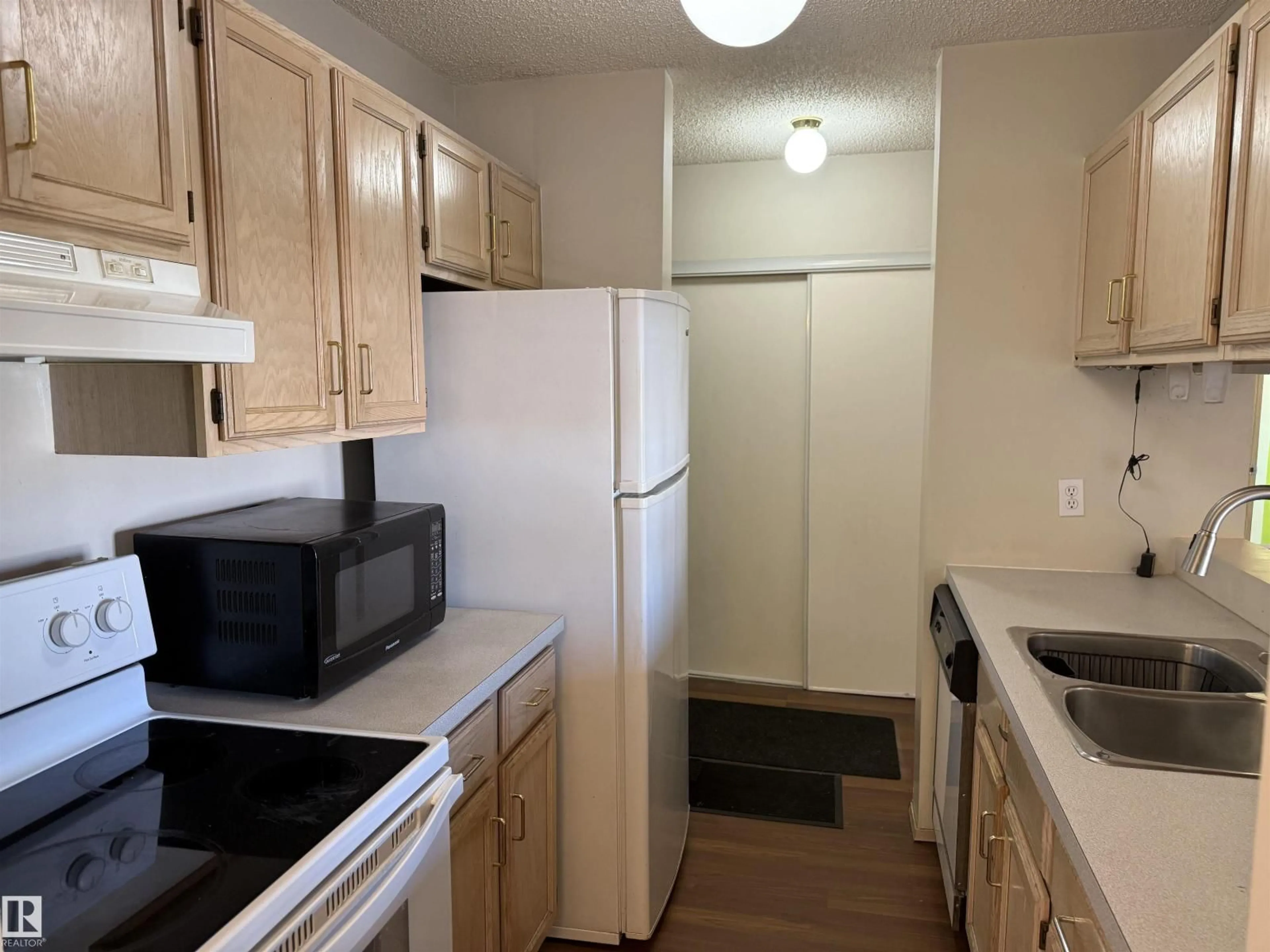 Standard kitchen, unknown for #412 - 5005 31 AV, Edmonton Alberta T6L6S6