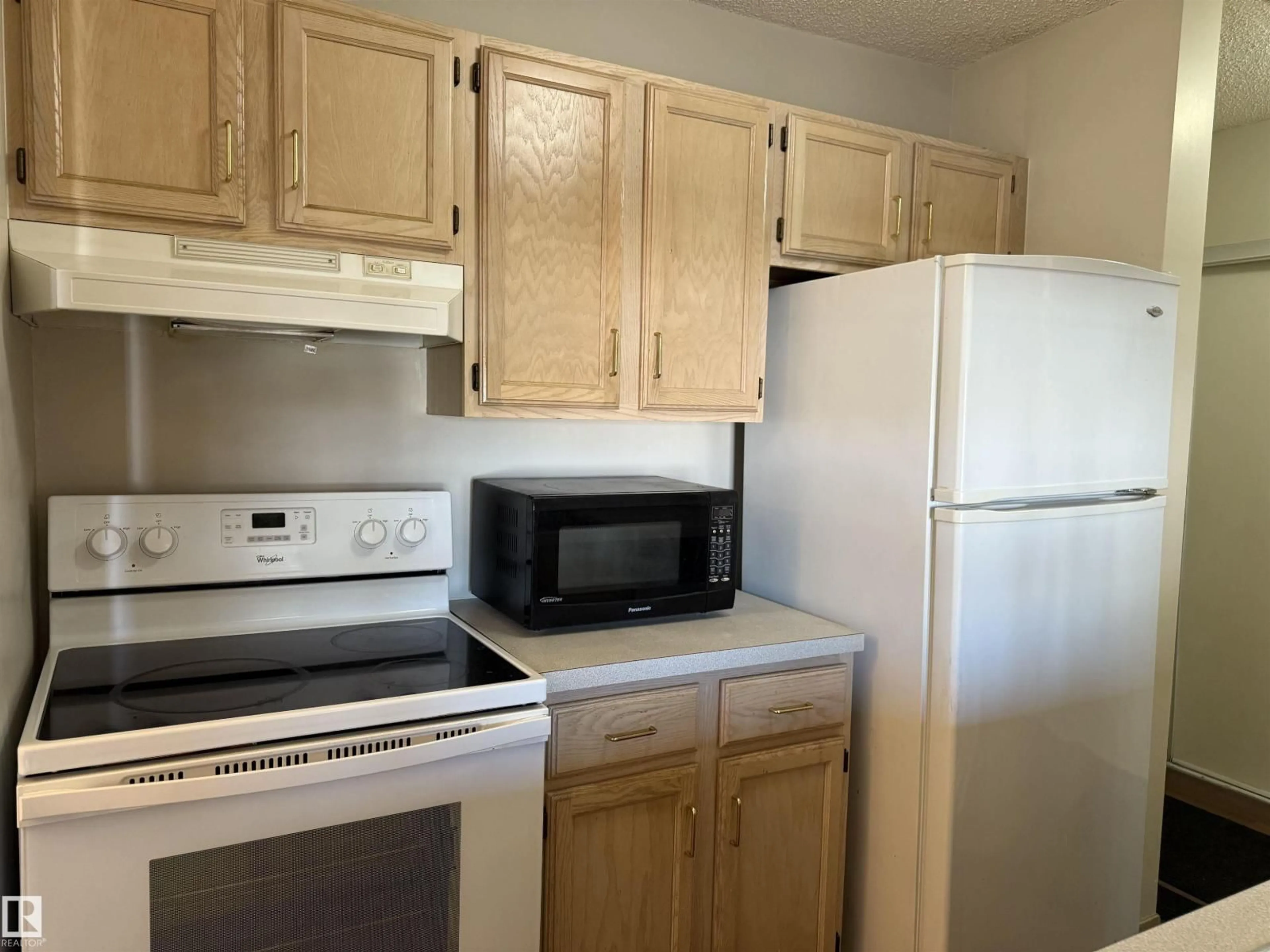 Standard kitchen, unknown for #412 - 5005 31 AV, Edmonton Alberta T6L6S6