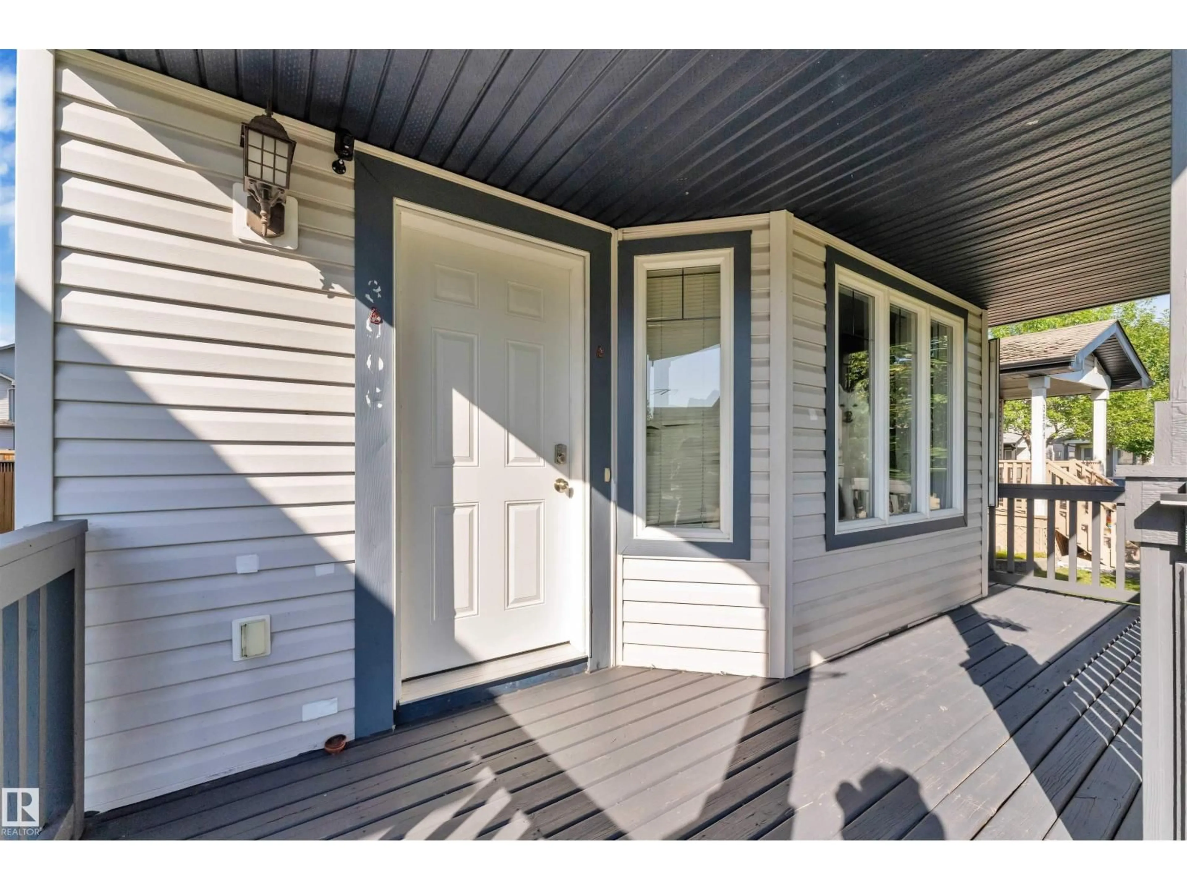 Indoor entryway for 3906 161 AV, Edmonton Alberta T5Y3J8