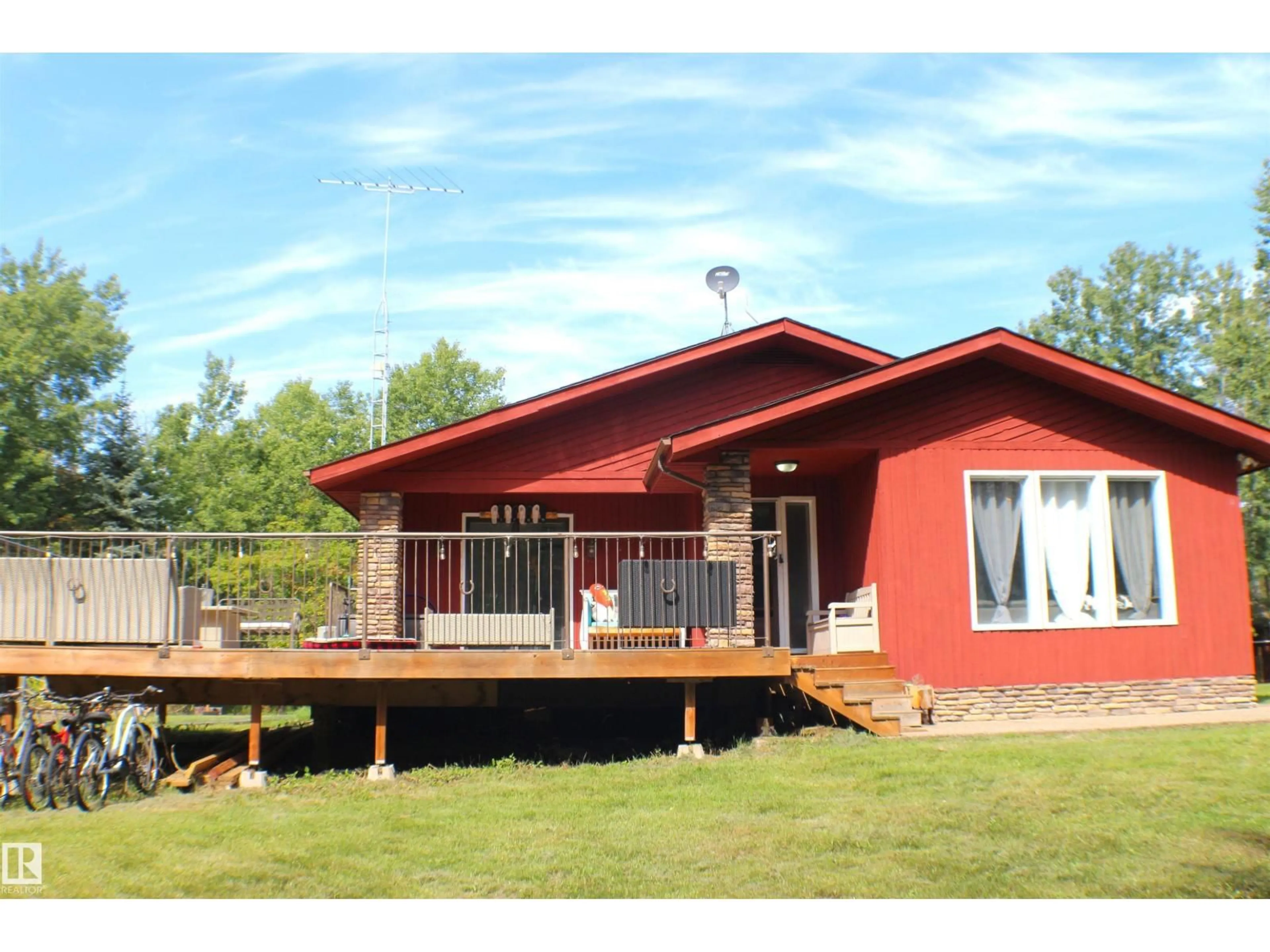 Home with vinyl exterior material, building for 14 - 52152 RGE ROAD 210, Rural Strathcona County Alberta T8G1A5