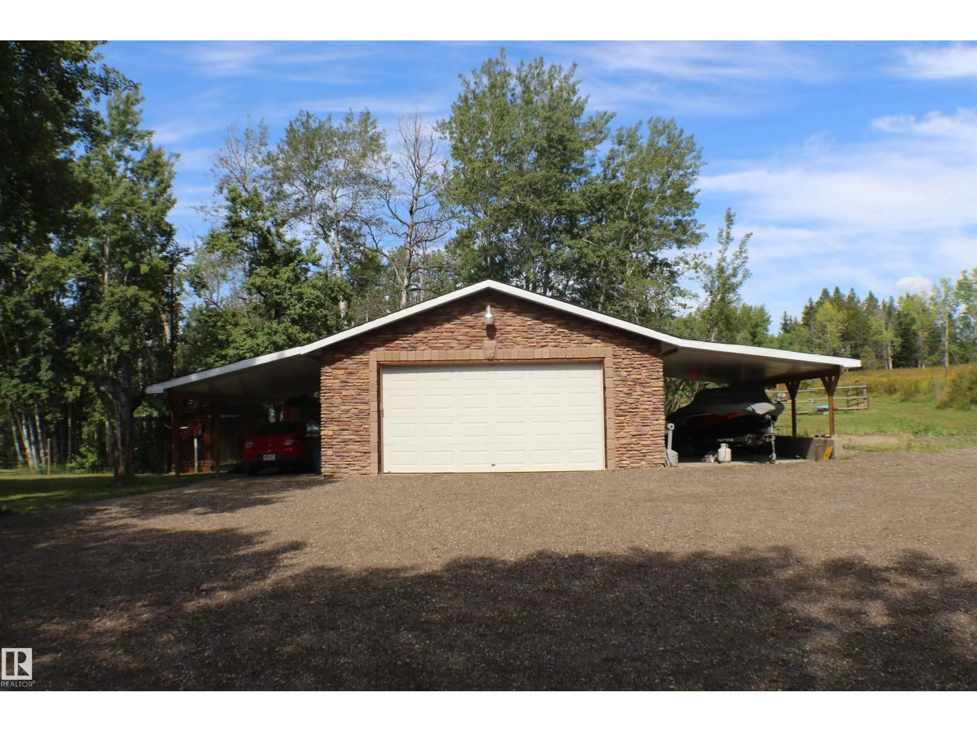 Indoor garage for 14 - 52152 RGE ROAD 210, Rural Strathcona County Alberta T8G1A5