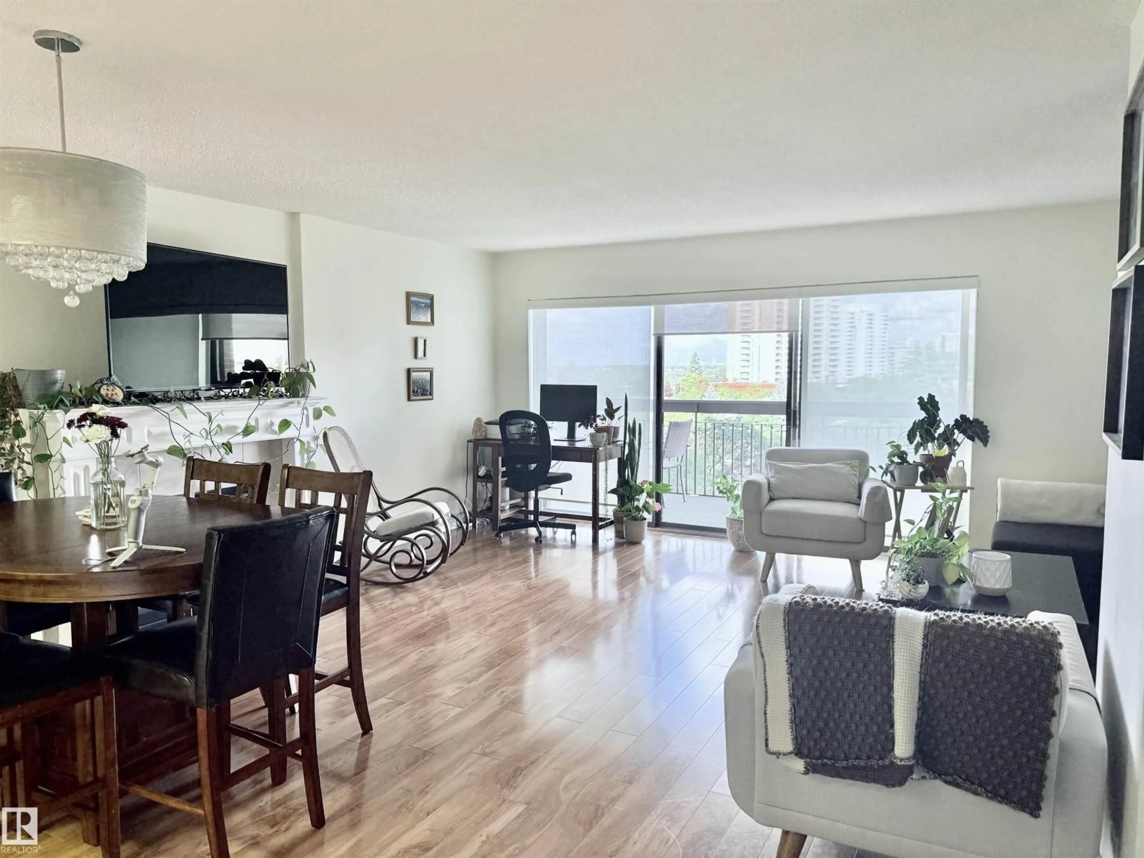 Living room with furniture, wood/laminate floor for 604 - 11027 87 AV, Edmonton Alberta T6G2P9