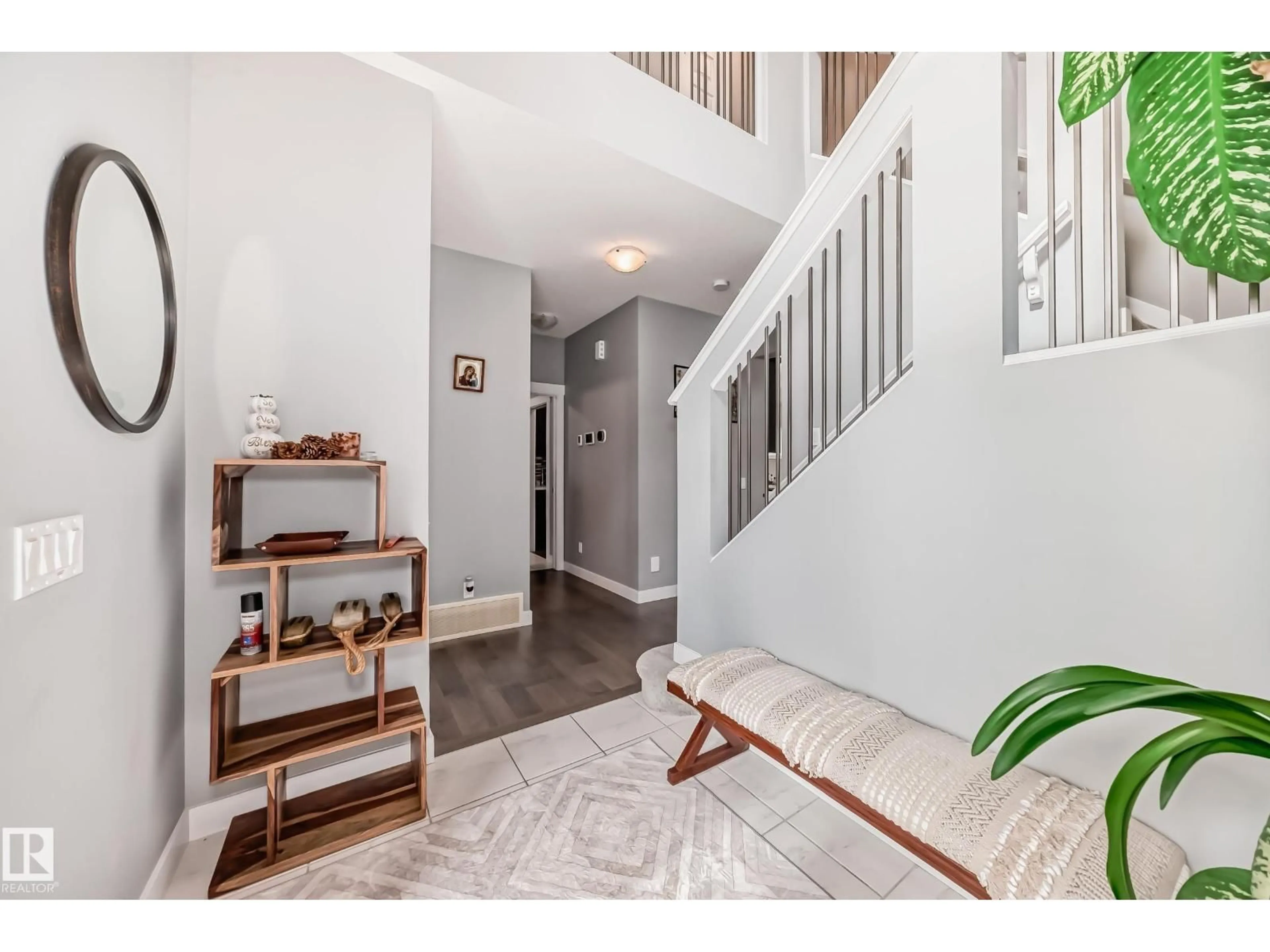 Indoor entryway for SW - 3075 CARPENTER LANDING LD, Edmonton Alberta T6W2Y9