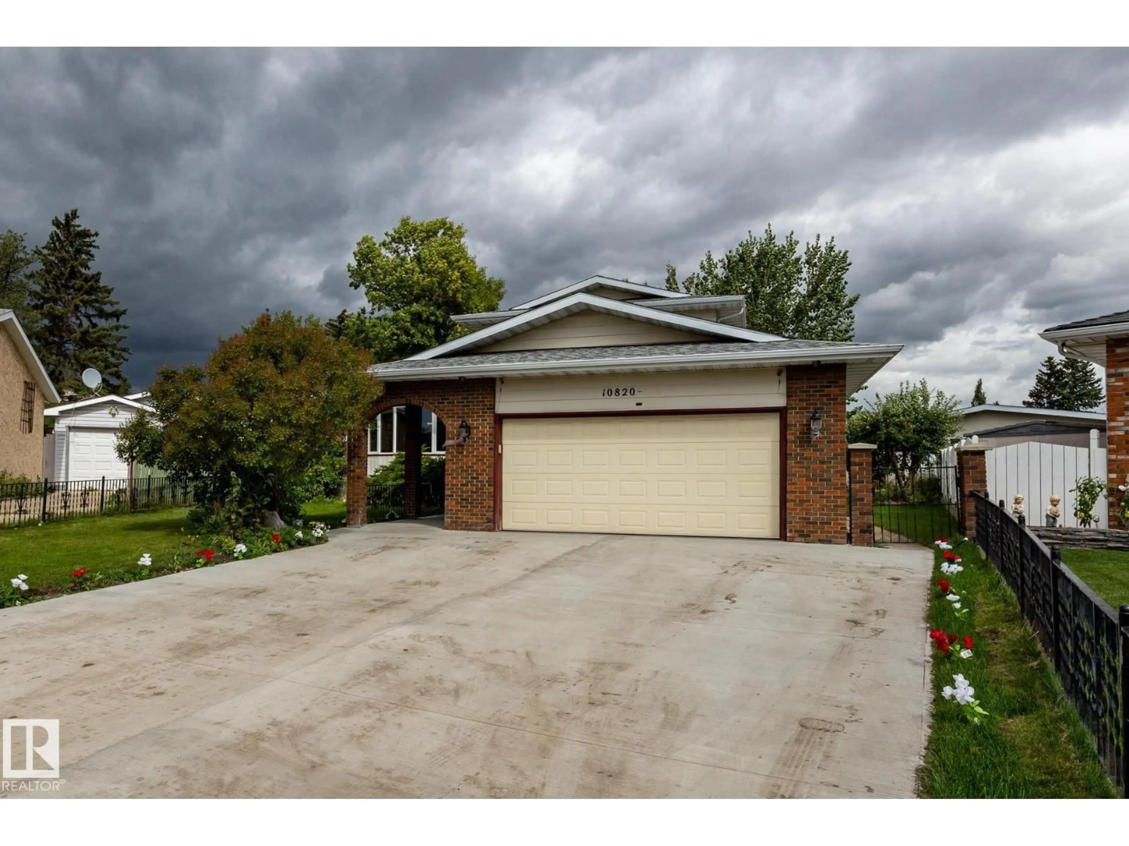 Unknown for 10820 170 AVENUE NW, Edmonton Alberta T5X3E6