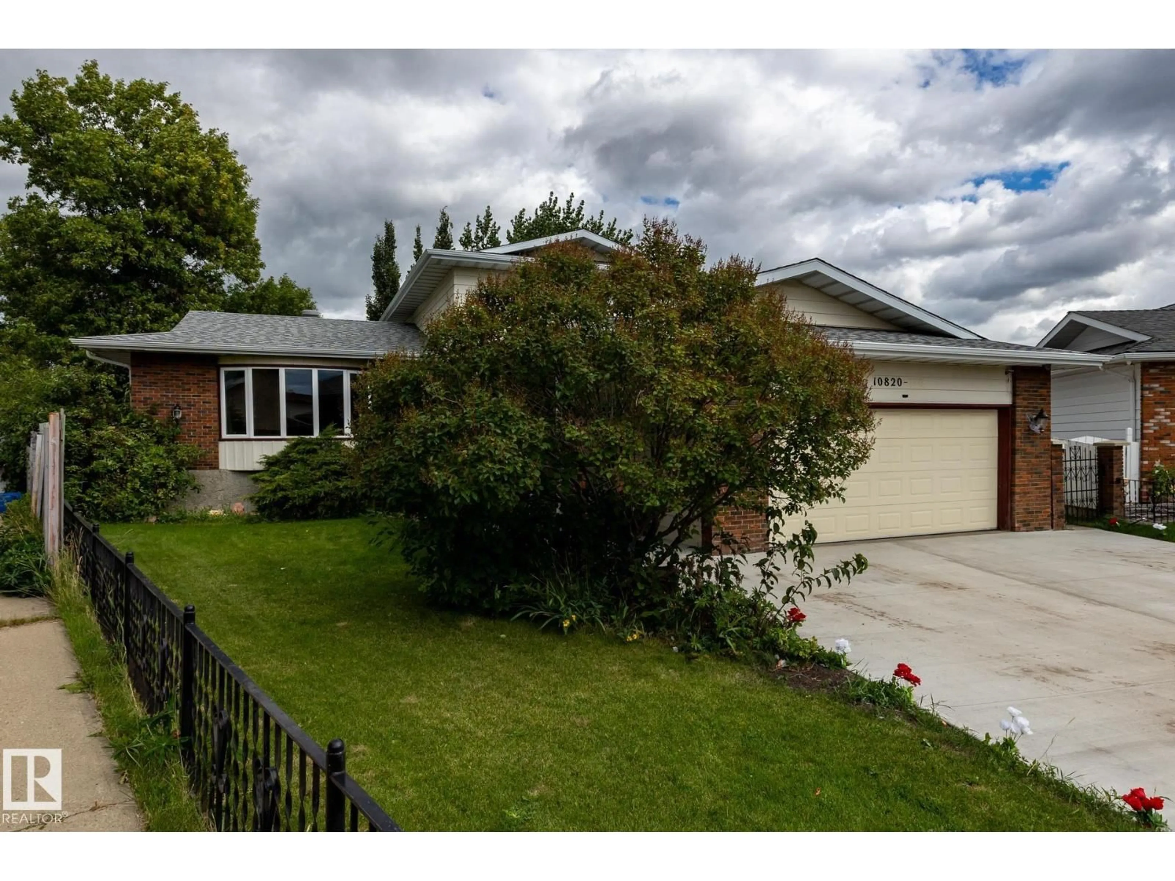 A pic from outside/outdoor area/front of a property/back of a property/a pic from drone, street for 10820 170 AVENUE NW, Edmonton Alberta T5X3E6