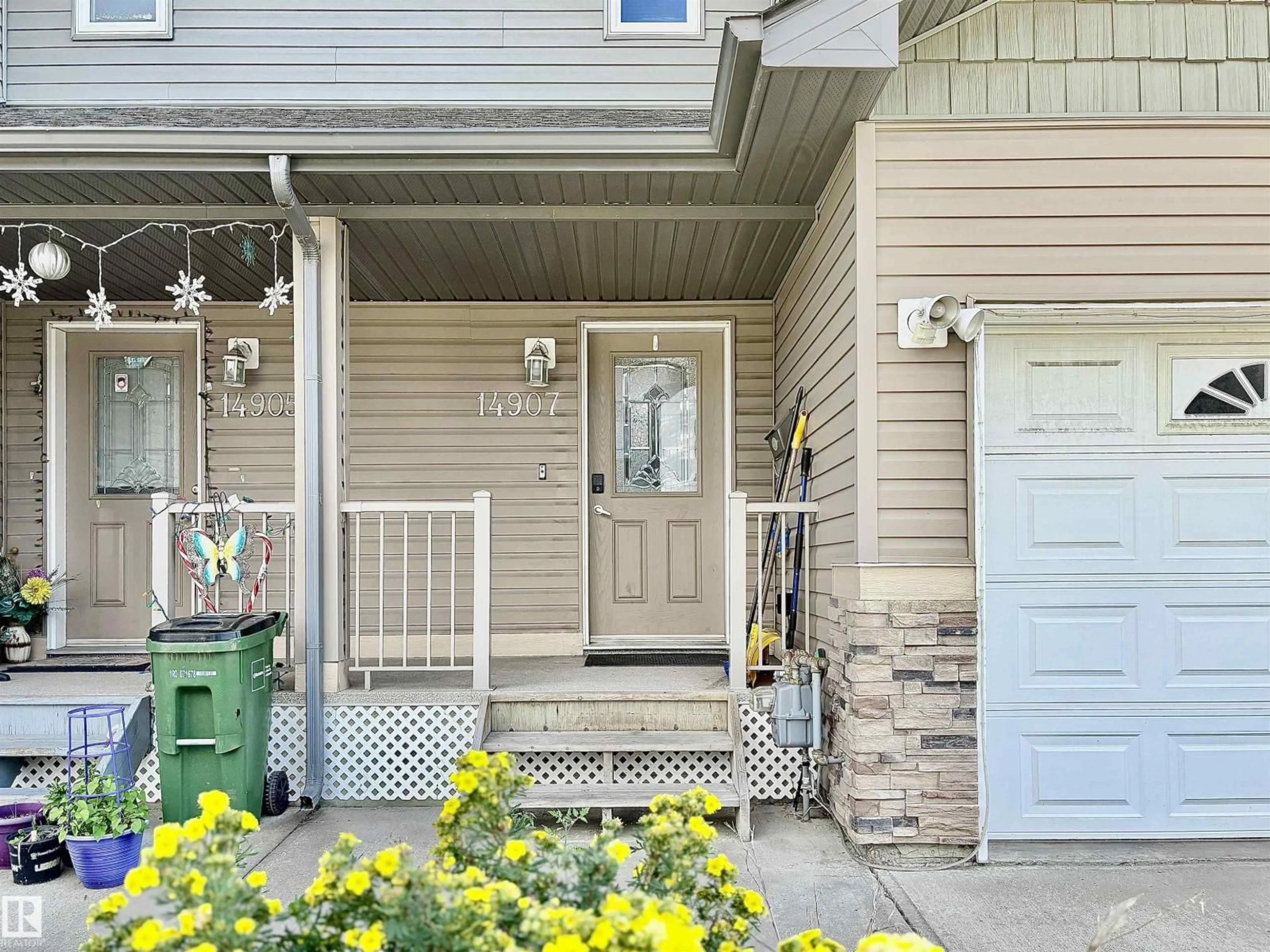 Indoor entryway for 14907 109 AV, Edmonton Alberta T5P1M5