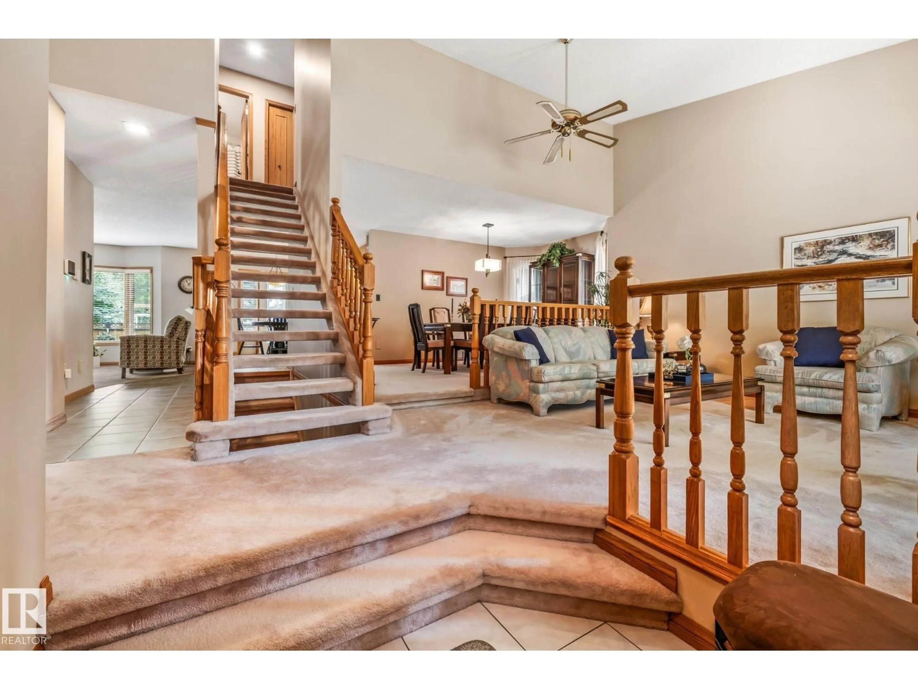 Indoor foyer for 3 DURAND PL, St. Albert Alberta T8N4V5