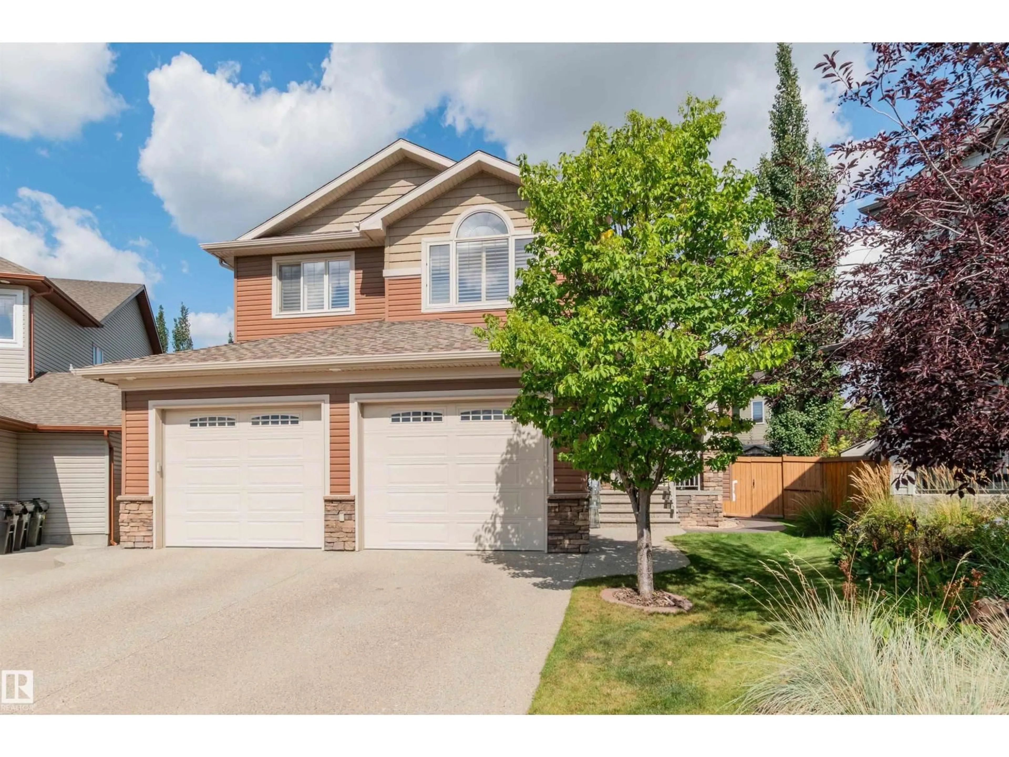 Home with vinyl exterior material, street for 5420 SUNVIEW BA, Sherwood Park Alberta T8H0K3