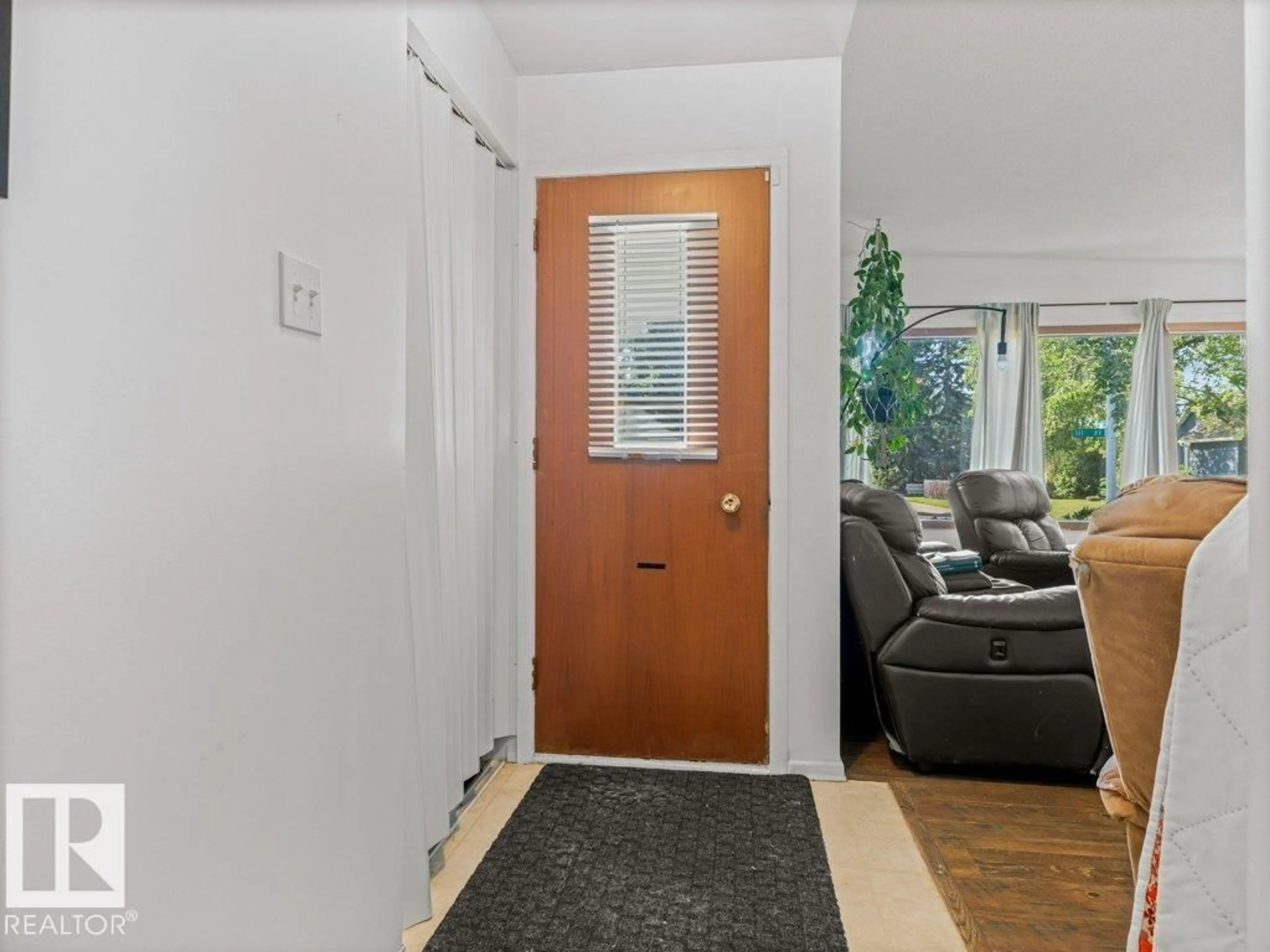 Indoor entryway for NW - 3516 111 AV, Edmonton Alberta T5W0J6