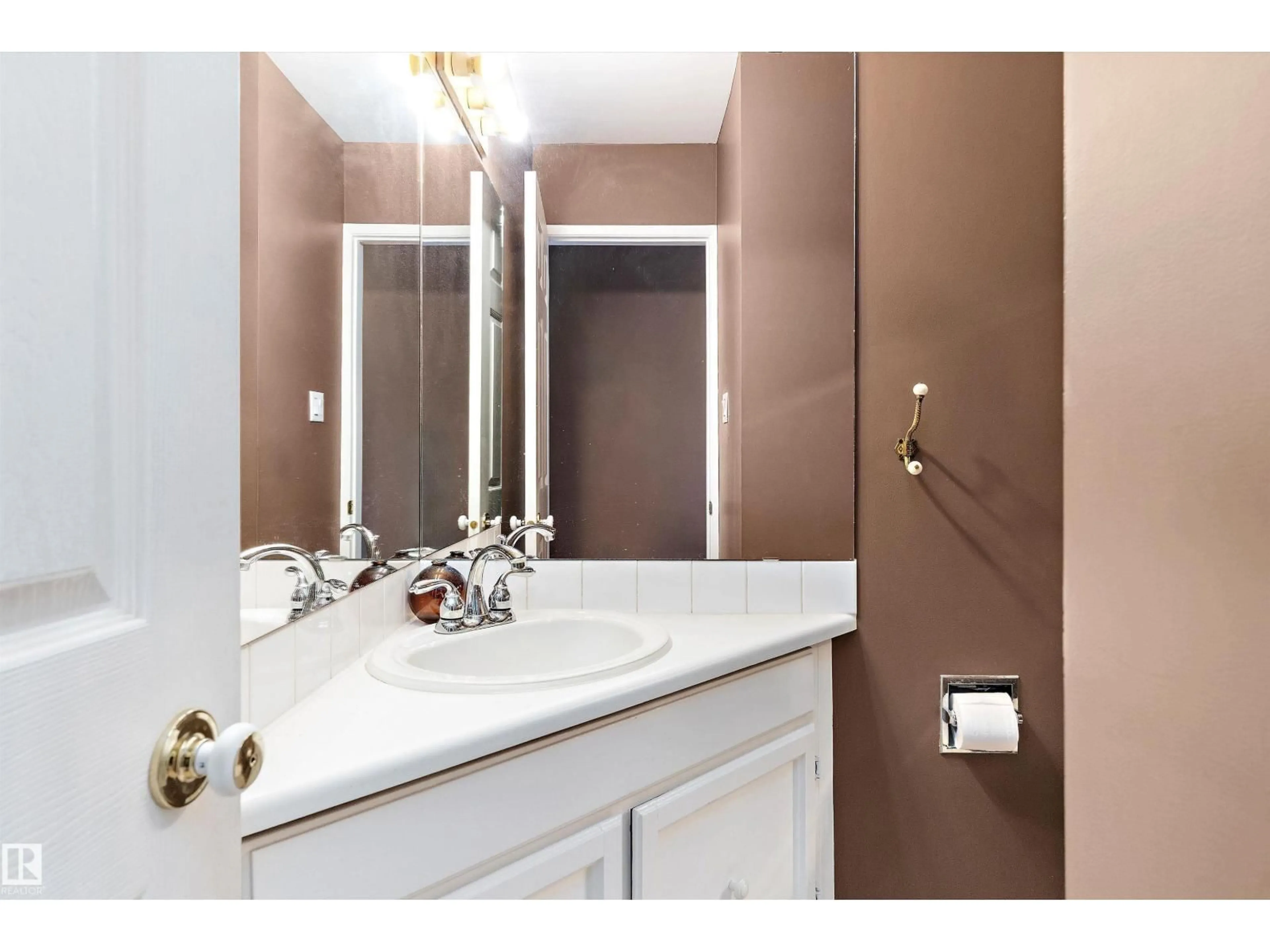 Standard bathroom, ceramic/tile floor for 3112 109 ST, Edmonton Alberta T6J3E6