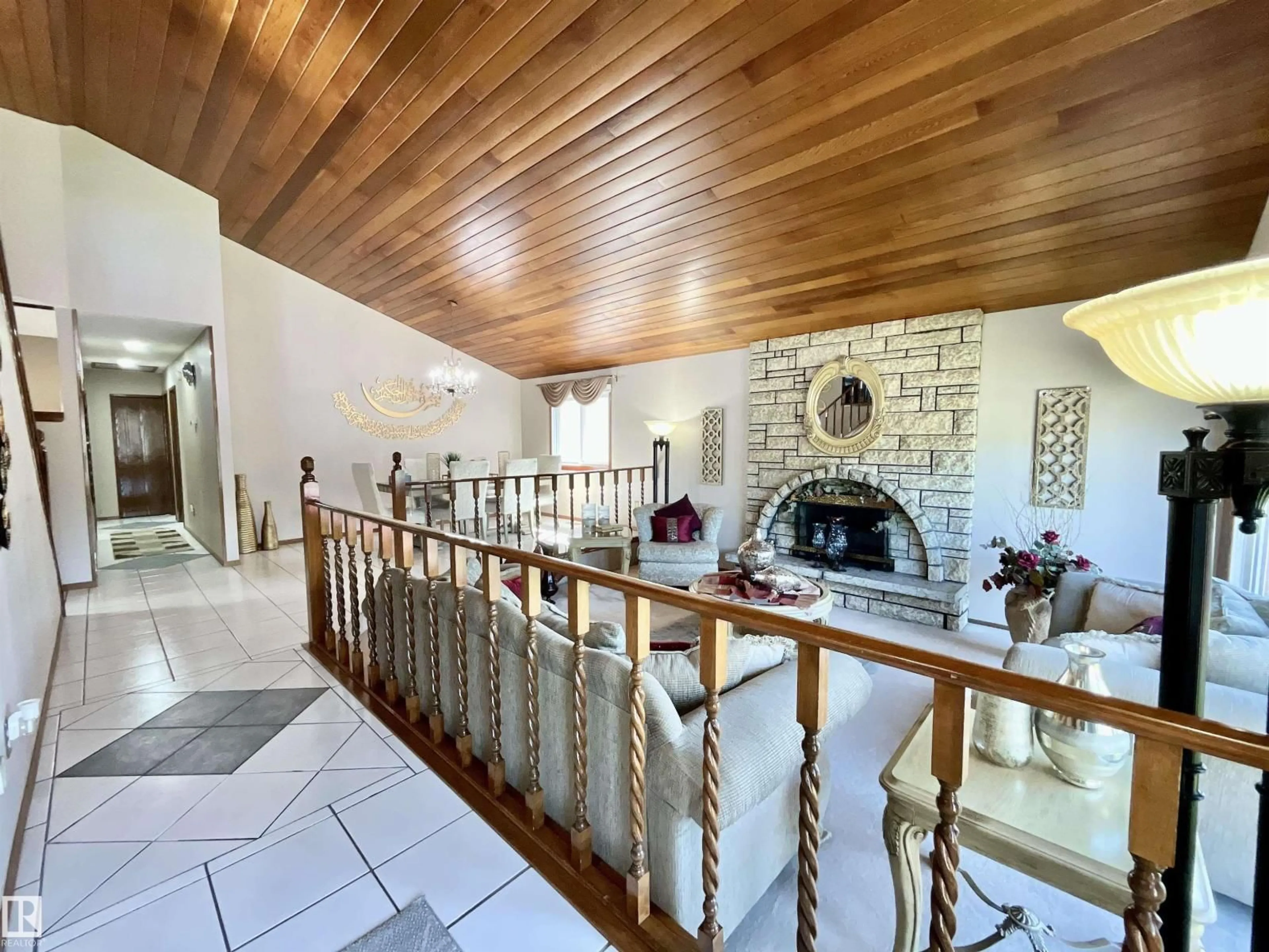 Indoor foyer for 11031 166 AV, Edmonton Alberta T5X1Y2