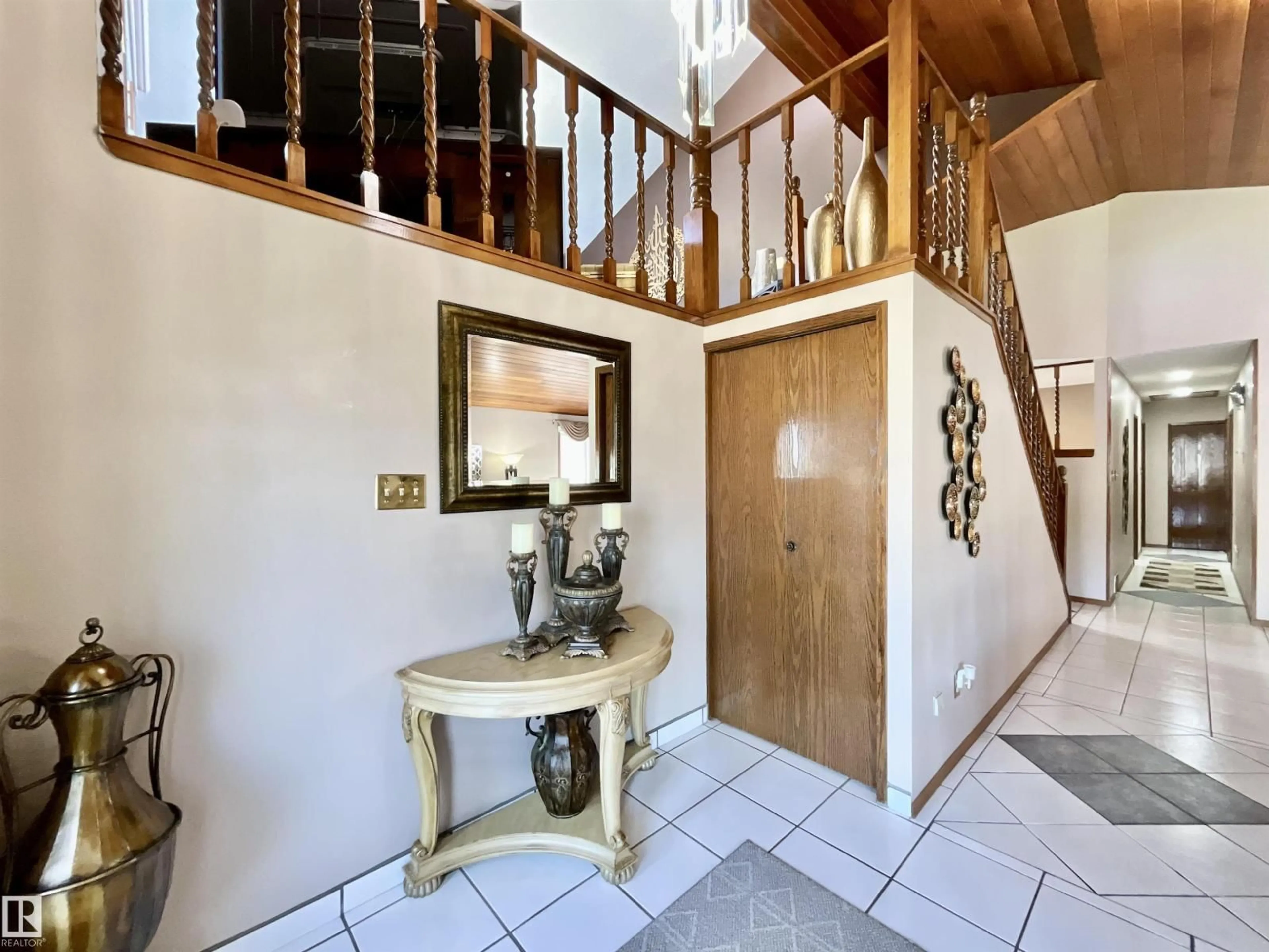 Indoor foyer for 11031 166 AV, Edmonton Alberta T5X1Y2