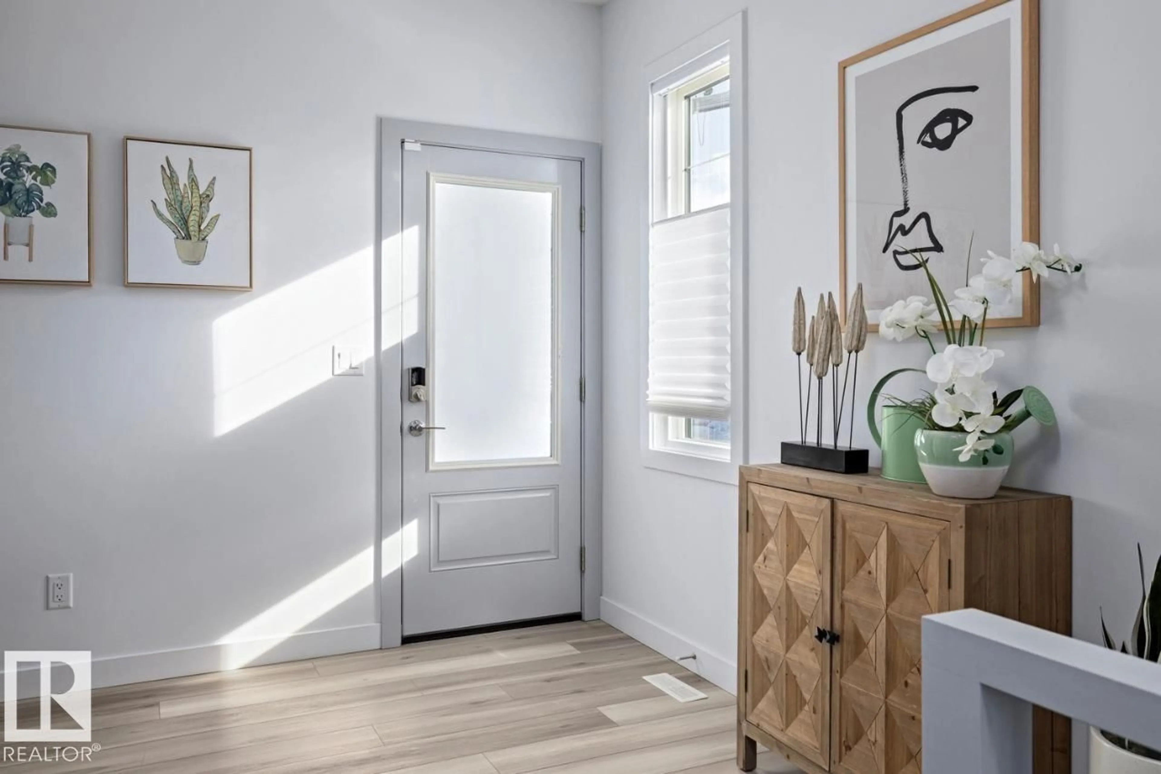 Indoor entryway for NW - 9304 226 ST, Edmonton Alberta T5T7R5