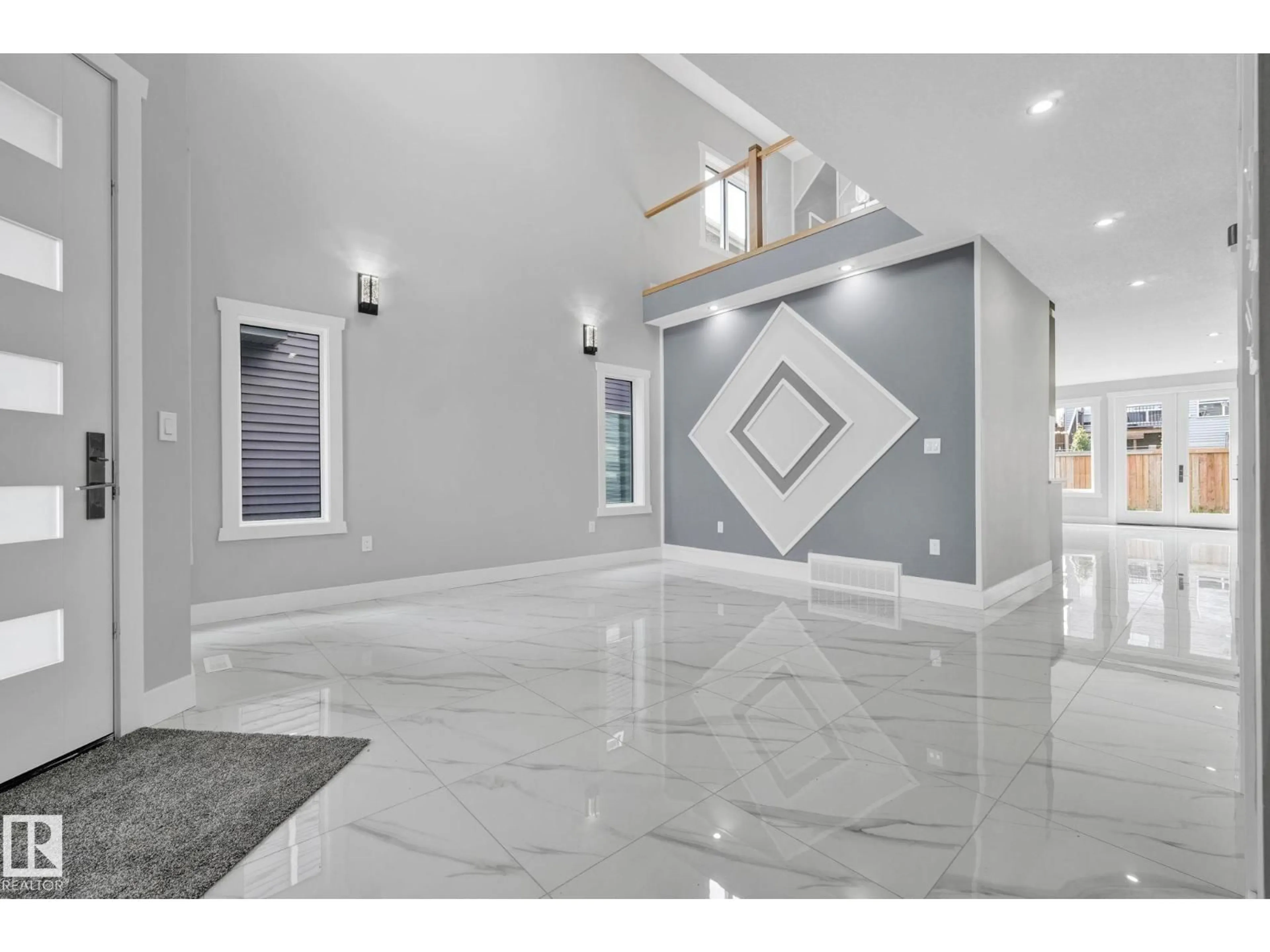 Indoor foyer for 1815 17 AV, Edmonton Alberta T6T2N2