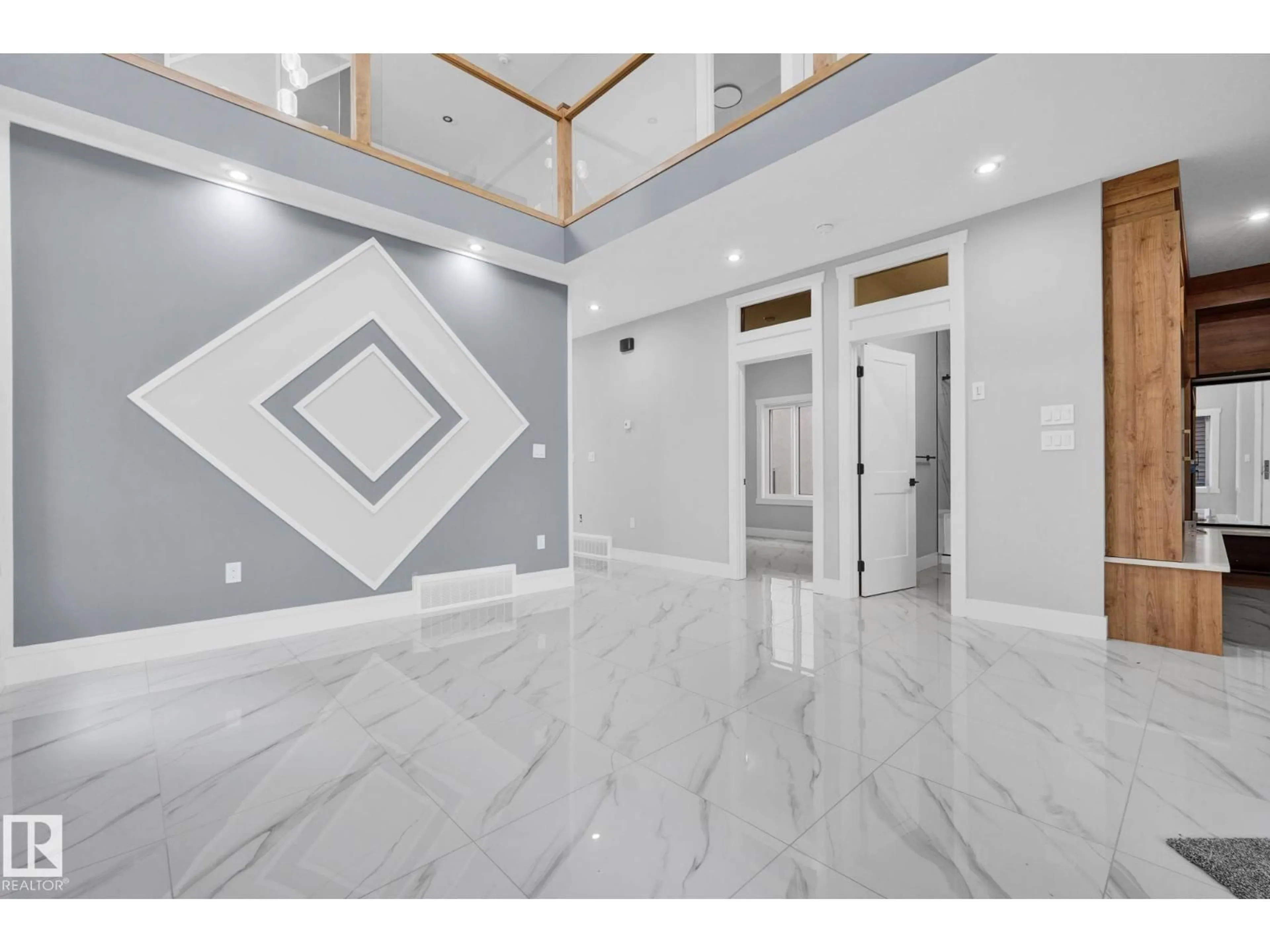 Indoor foyer for 1815 17 AV, Edmonton Alberta T6T2N2