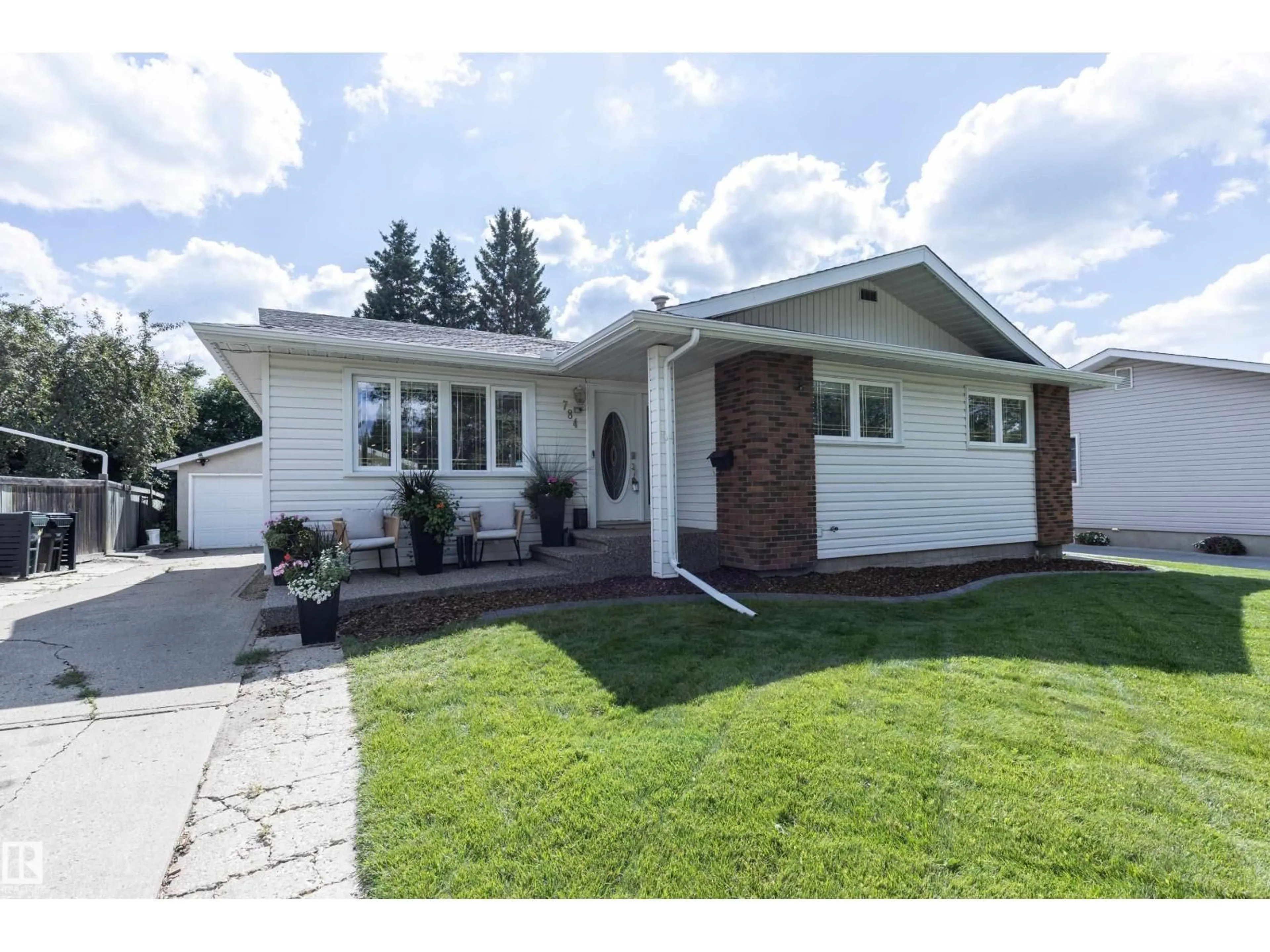 Home with vinyl exterior material, street for 784 BIRCH AV, Sherwood Park Alberta T8A2A7
