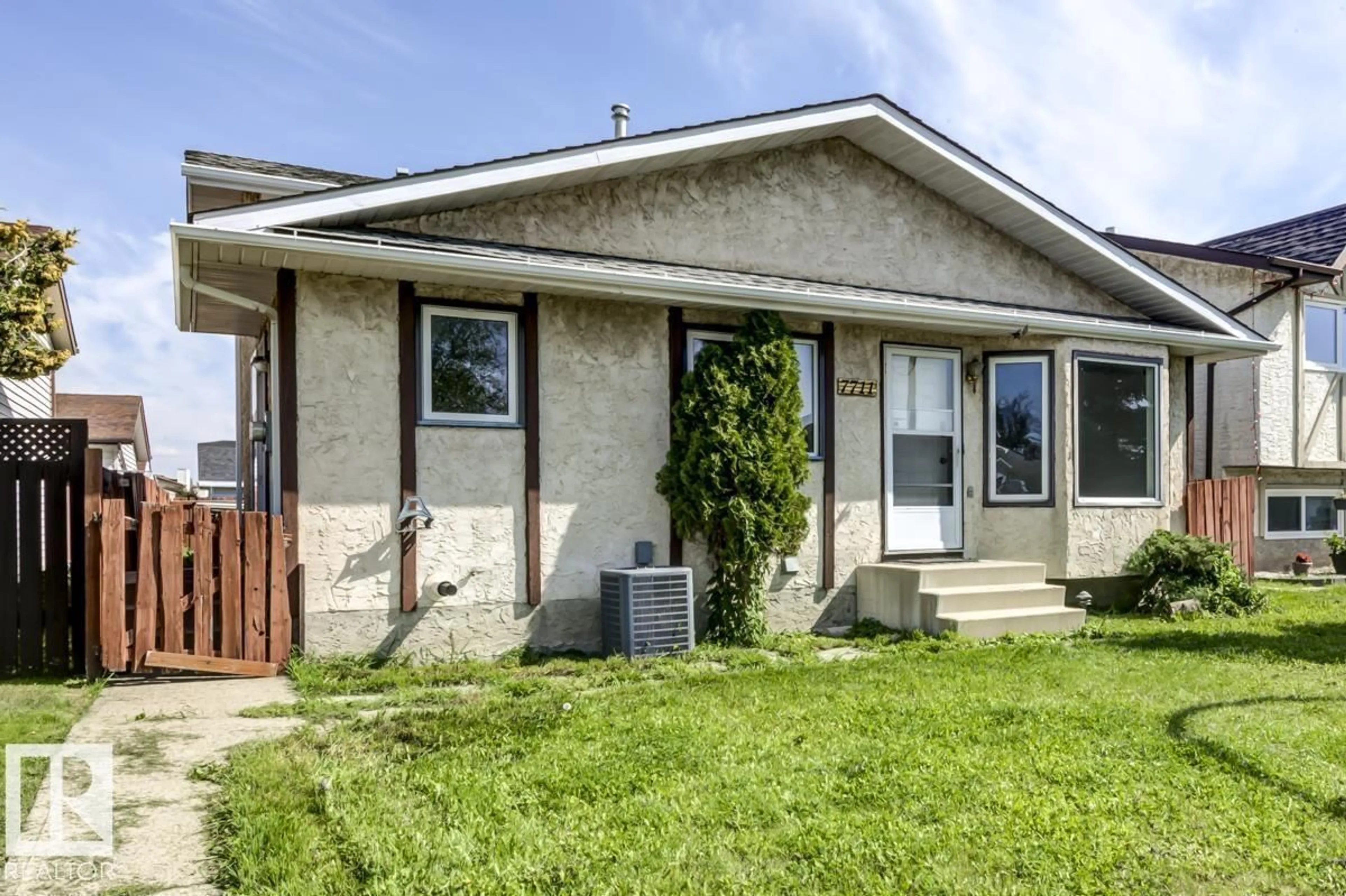Home with vinyl exterior material, street for NW - 7711 189 ST, Edmonton Alberta T5T5T4